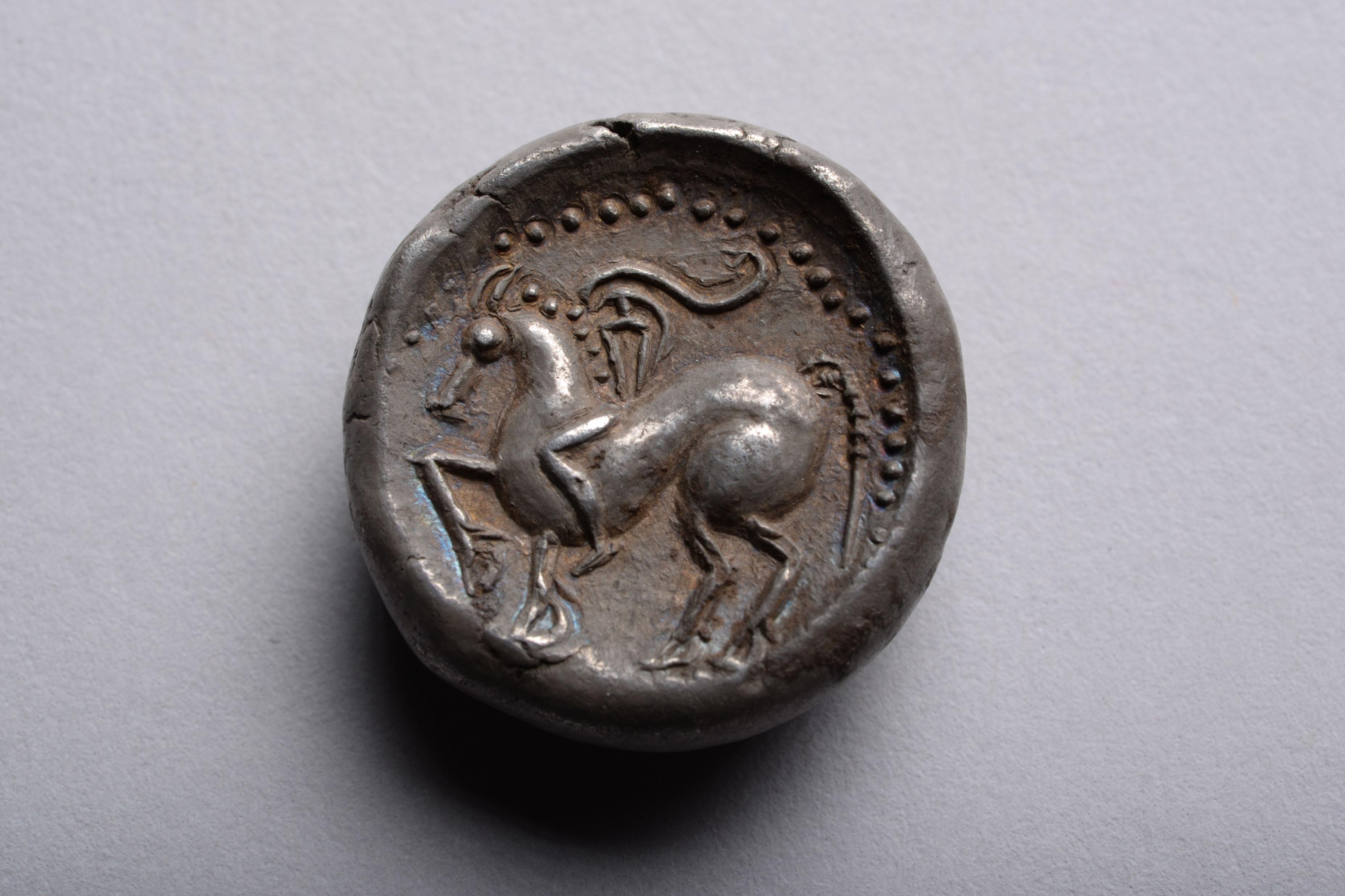 Antike Celtic Tetradrachm- Münze aus Silber im Zustand „Hervorragend“ im Angebot in London, GB