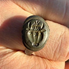 Ring aus Altsilber mit Bukranium-Intaglienmotiv. Römisch, 4.-5. Jahrhundert ADS.