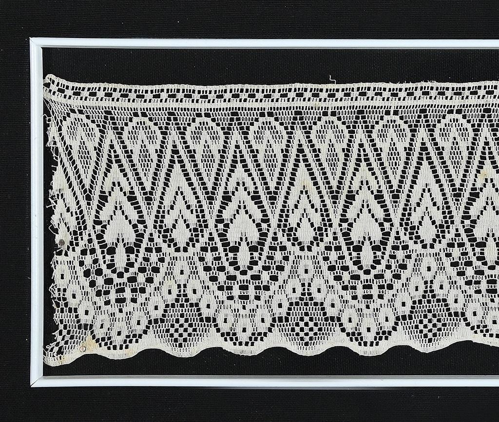 Ancient Southern Italian embroidery is an original artwork realized by Italian artisan in the 18th century.

Very precious doily realized in lace and cotton.

Good conditions.

A precious testimony of the past to be collect.

Includes wooden