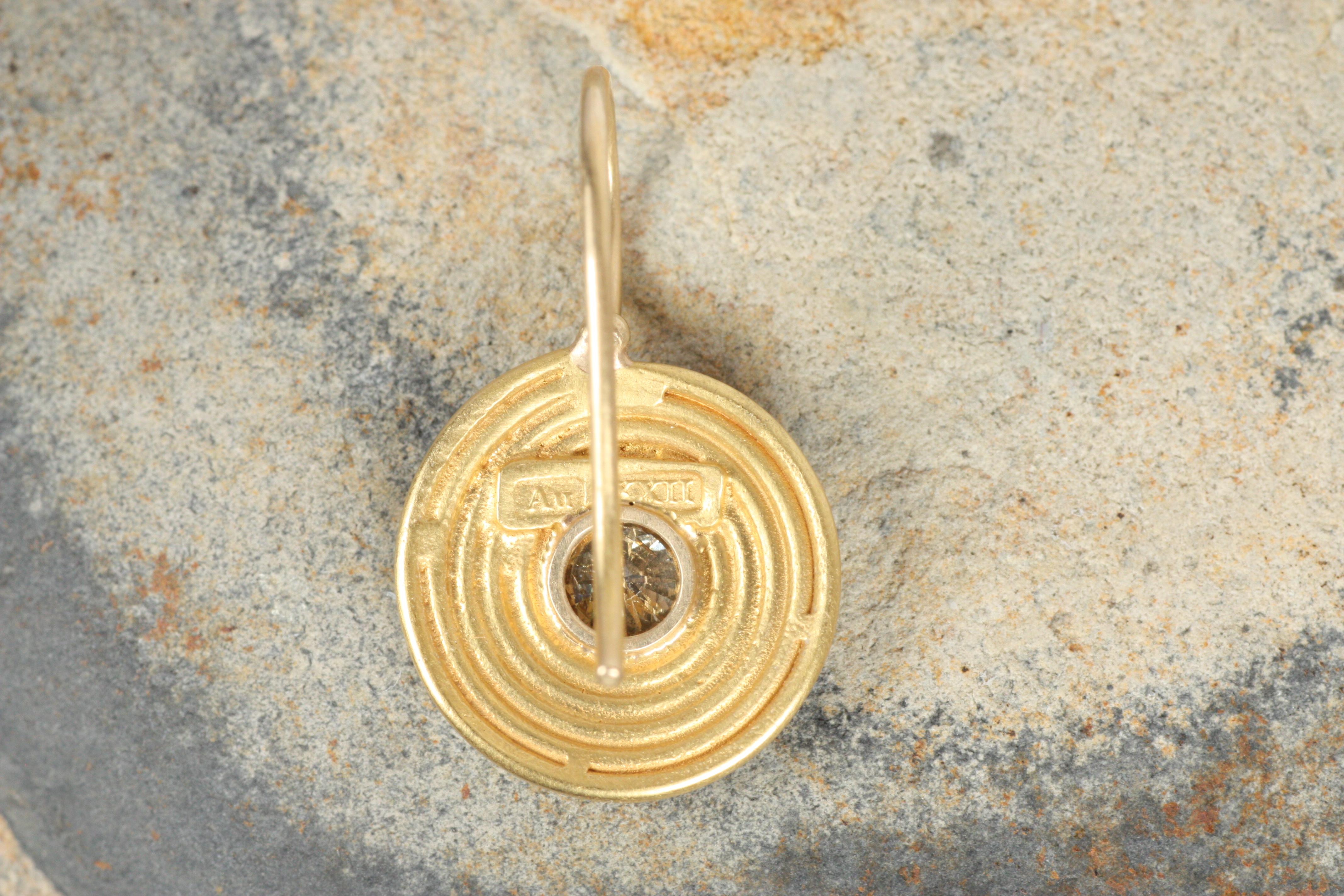 Pendants d'oreilles anciens en spirale - Diamants bruns en or jaune 22K Neuf - En vente à Santa Monica, CA