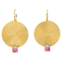 Pendientes Espiral Antigua con Esmeralda en Oro Amarillo de 22k by Bracken