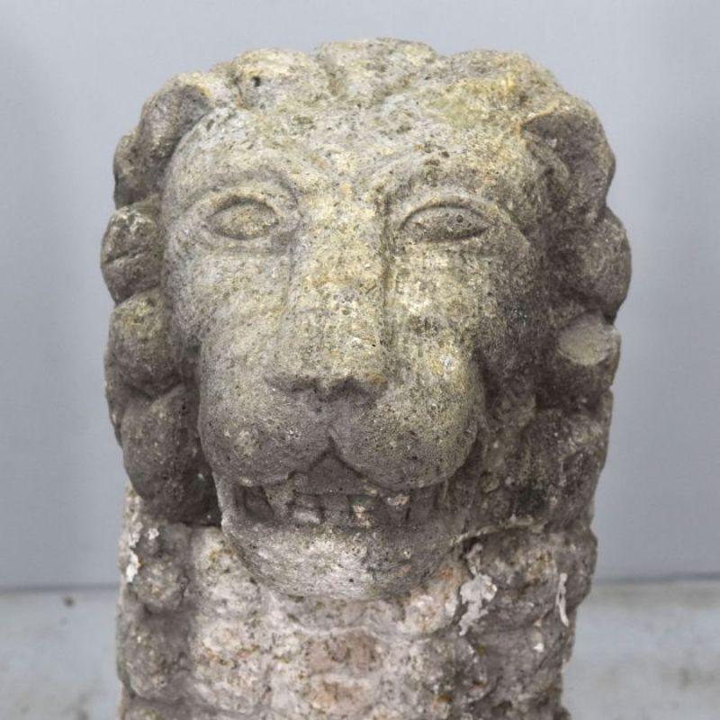 Stone statue decorated with a Lion, undetermined period, the head is removable, height 87 cm.

Additional information:
Material: Pierre.