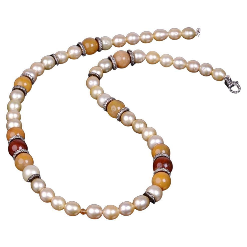 Halskette aus Perlen und mehrfarbigen Jade-Perlen im antiken Stil mit Diamantabstandshalter im Angebot