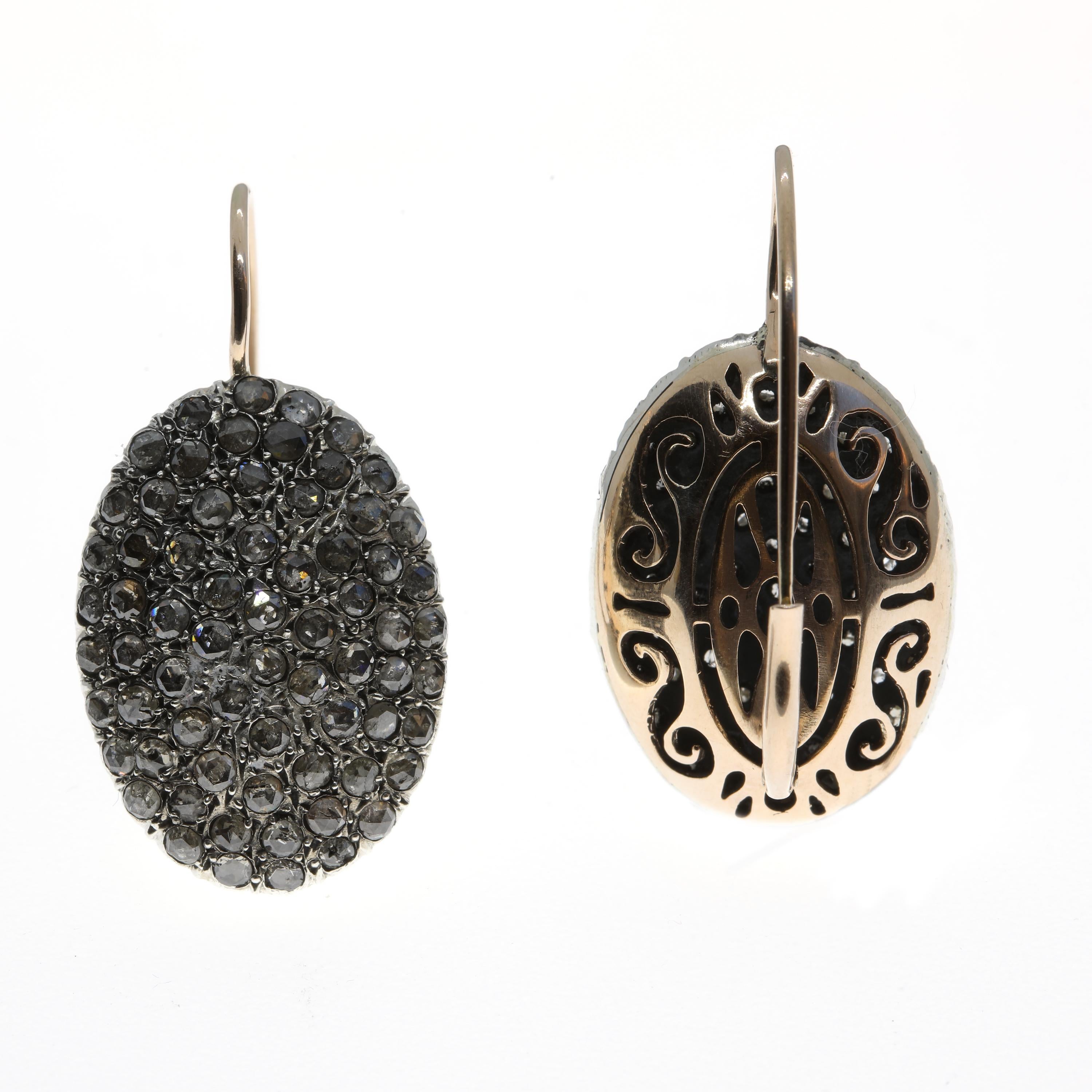 Contemporain Boucles d'oreilles en goutte Cesellato ovales en or rose 9 carats et diamants, XXIe siècle en vente