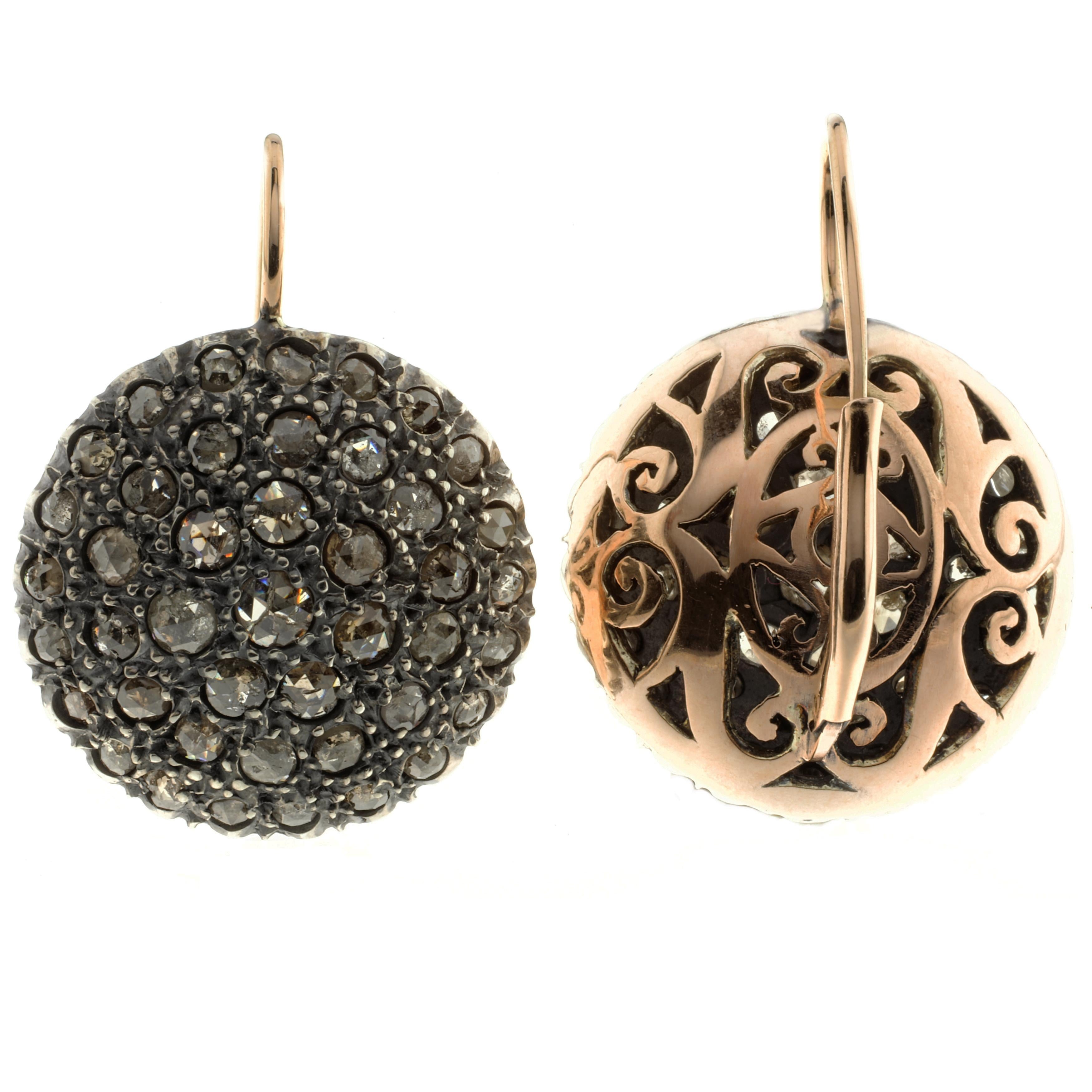 Contemporain Boucles d'oreilles pendantes en or rose 9 carats et diamant Cesellato rond du 21e siècle en vente