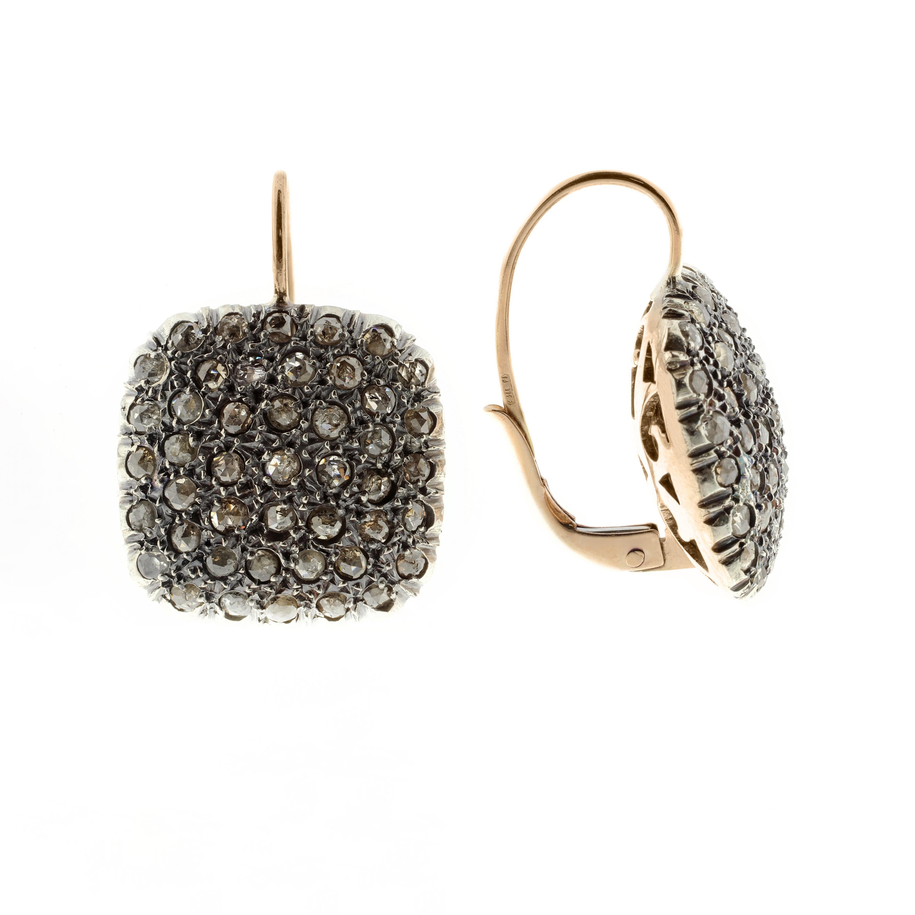 Contemporain Boucles d'oreilles carrées Cesellato en or rose 9 carats et diamants, XXIe siècle en vente