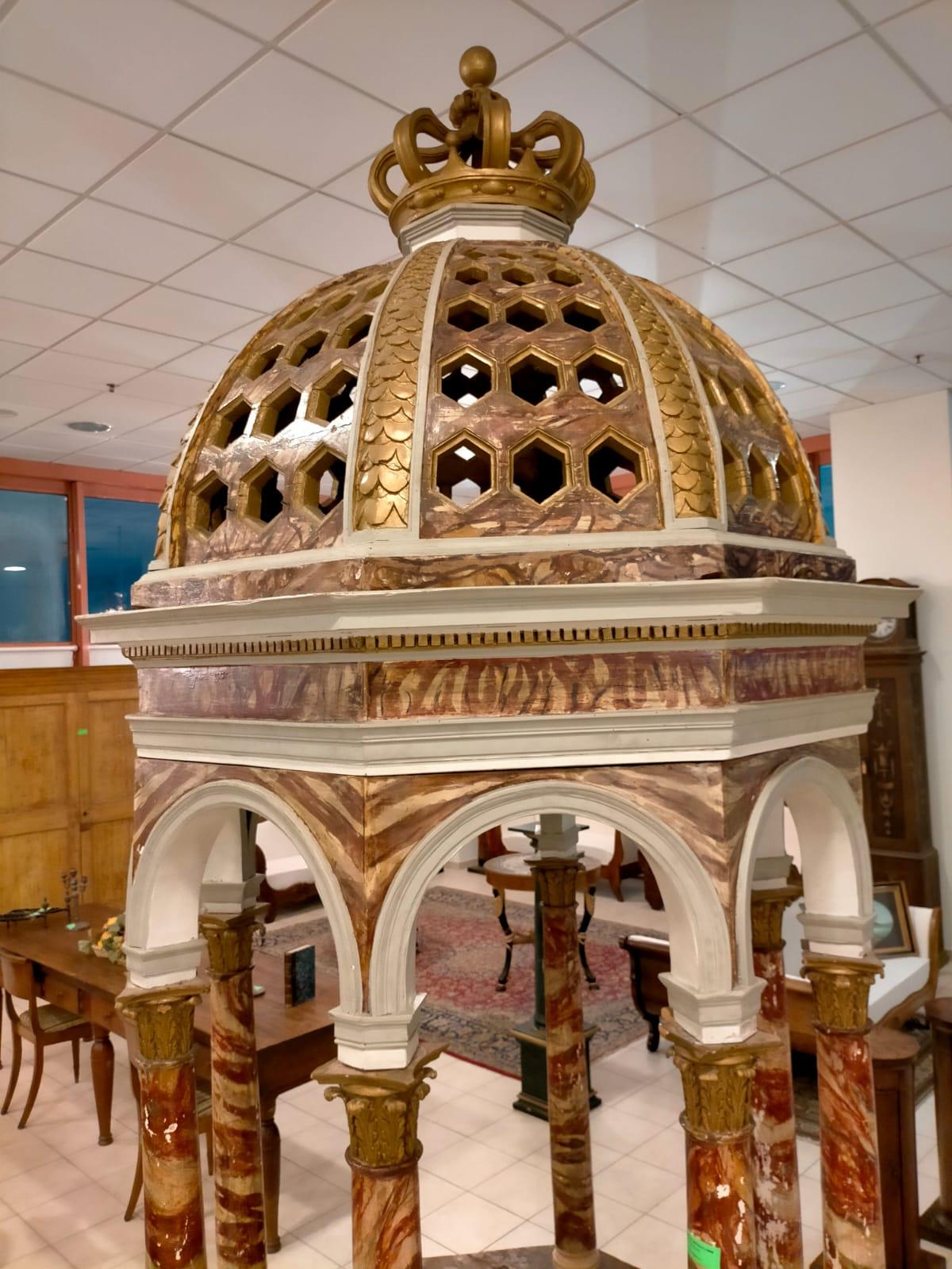 Antiker Tempel aus lackiertem Holz aus dem Ende der 1800er Jahre (Barock) im Angebot