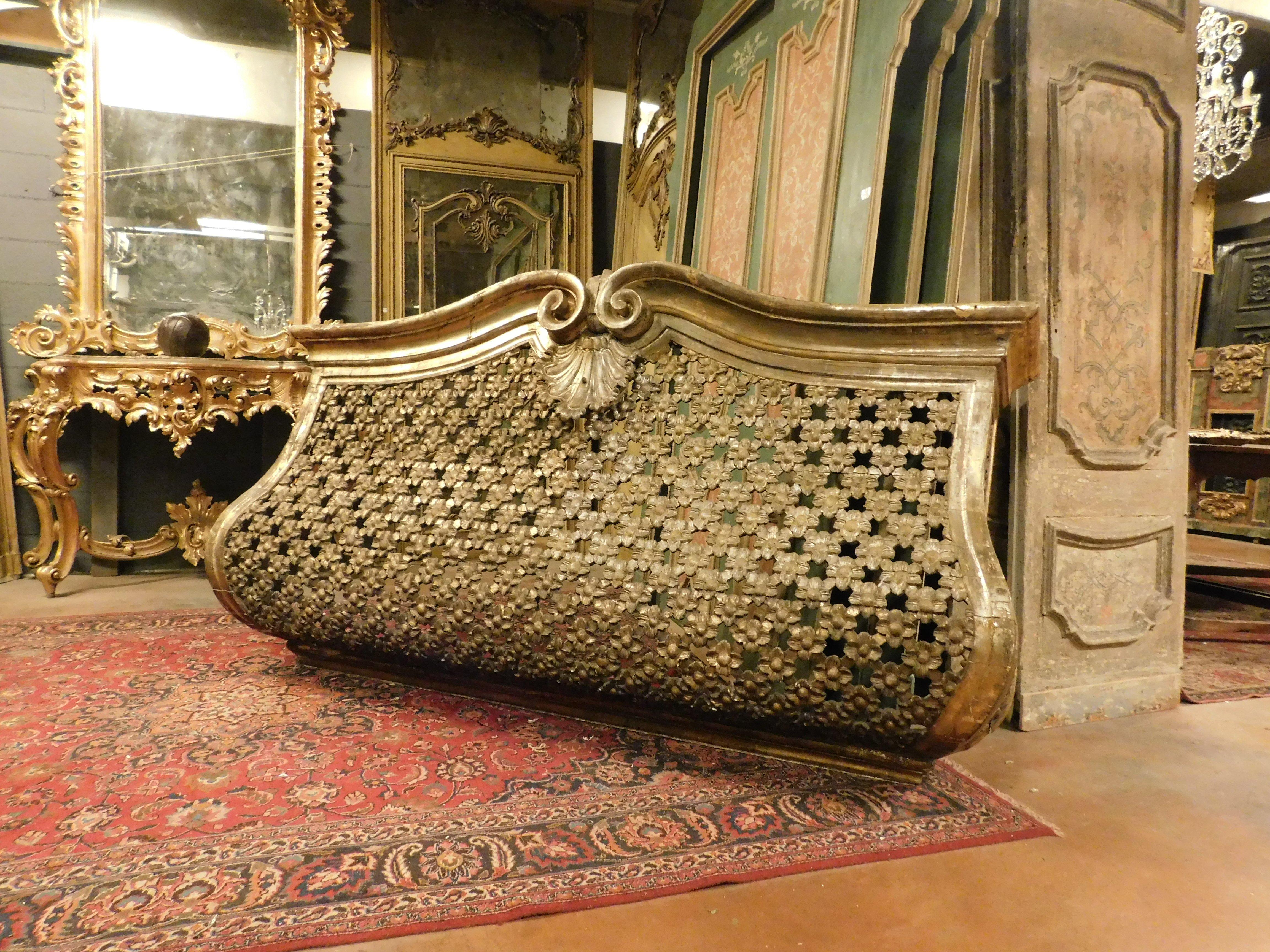 Ancient theater or church balcony, in perforated and gilded wood, from the 18th century, from Venice, of great artistic value, it was used for the privacy of nobles at mass or at the theatre, richly carved and gilded by hand, usable now as a