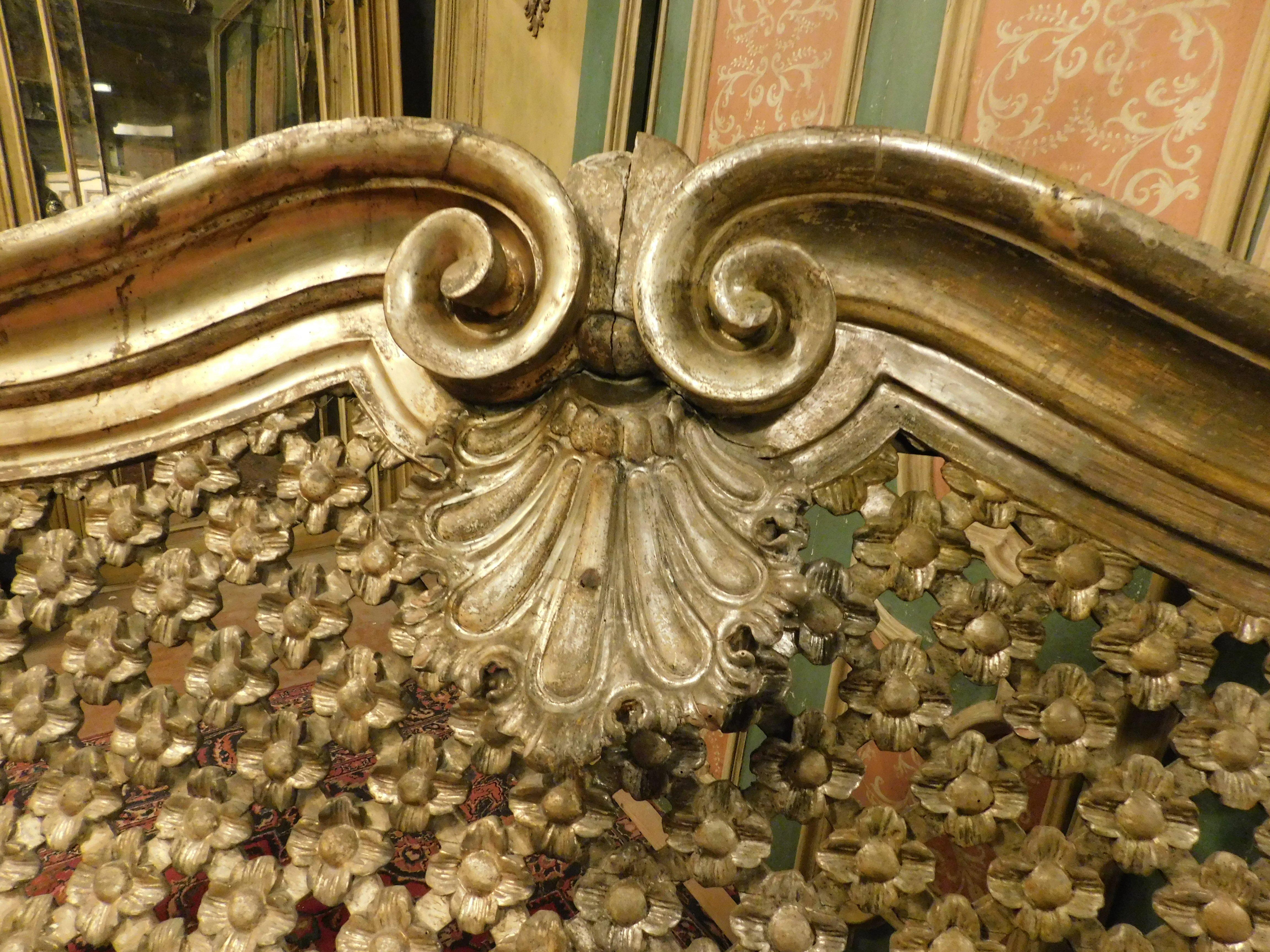 Antiker Theater- oder Kirchenbaldachin aus perforiertem und vergoldetem Holz, ''700 Venedig im Zustand „Gut“ in Cuneo, Italy (CN)
