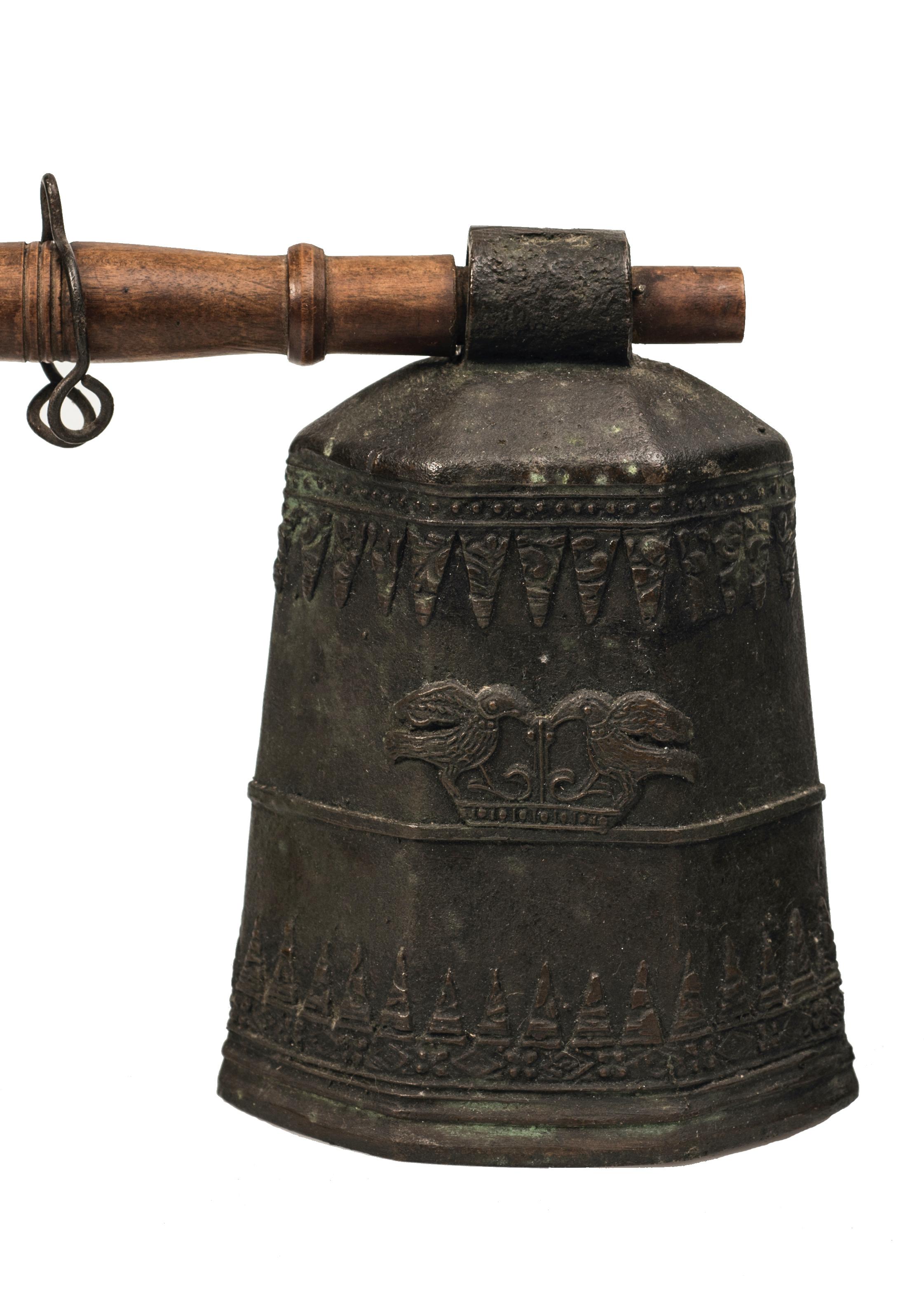 Ancient Tibetan Bronze Bells, 19th Century In Good Condition In Roma, IT