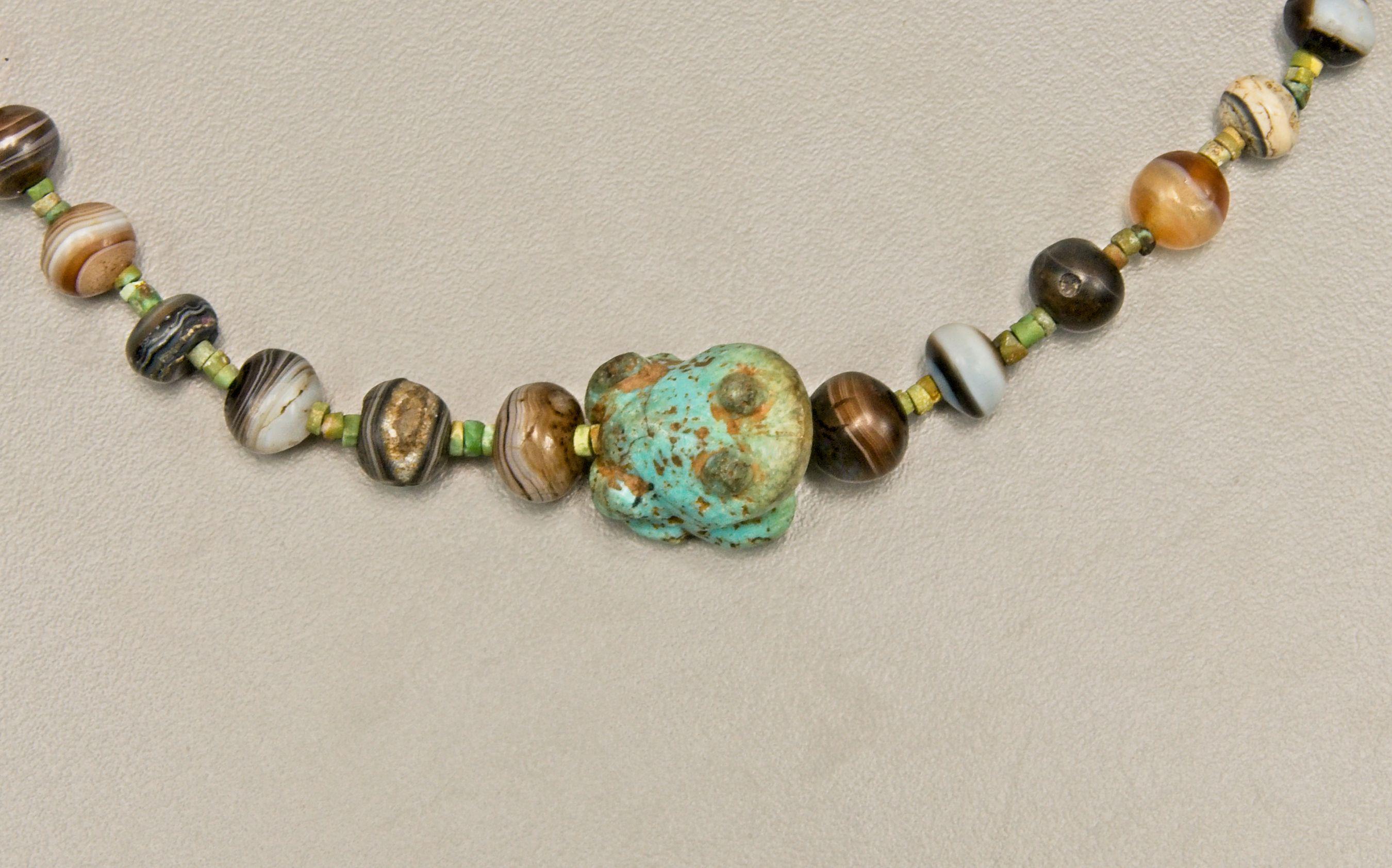 Artist Ancient Turquoise Frog Pendant, Turquoise Disc Beads and Spherical Agate Beads For Sale