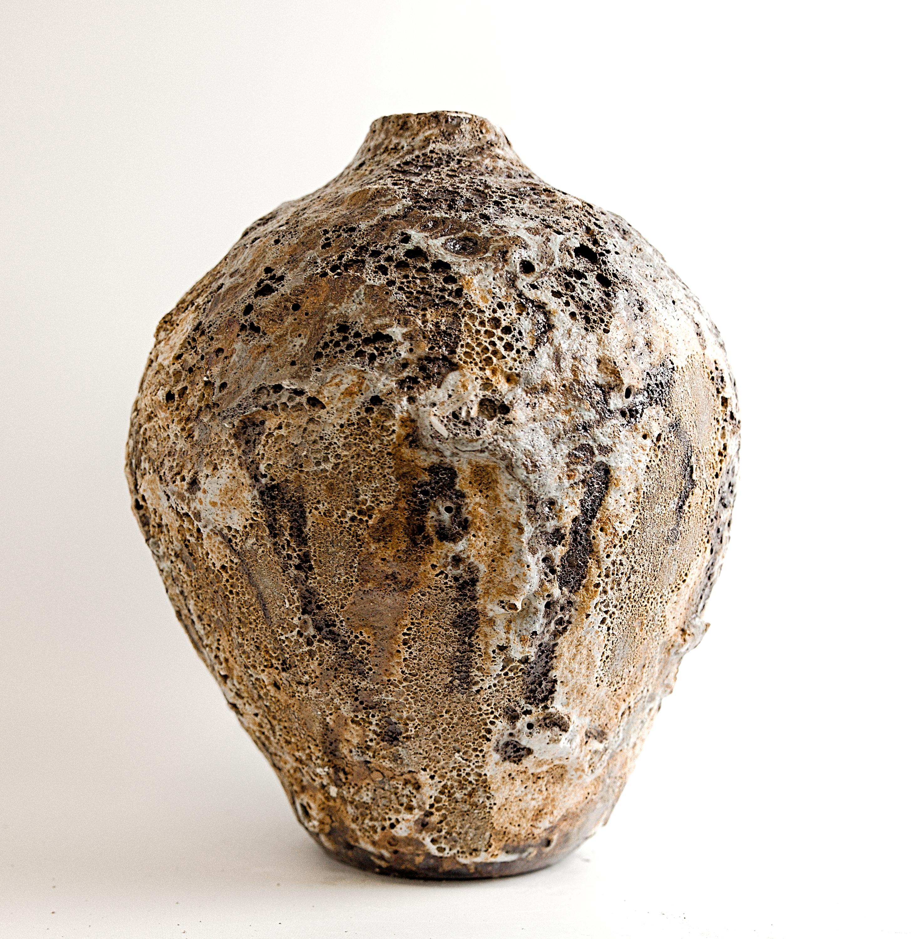 Smaltato Vaso antico - Vaso di lava fatto a mano II in vendita