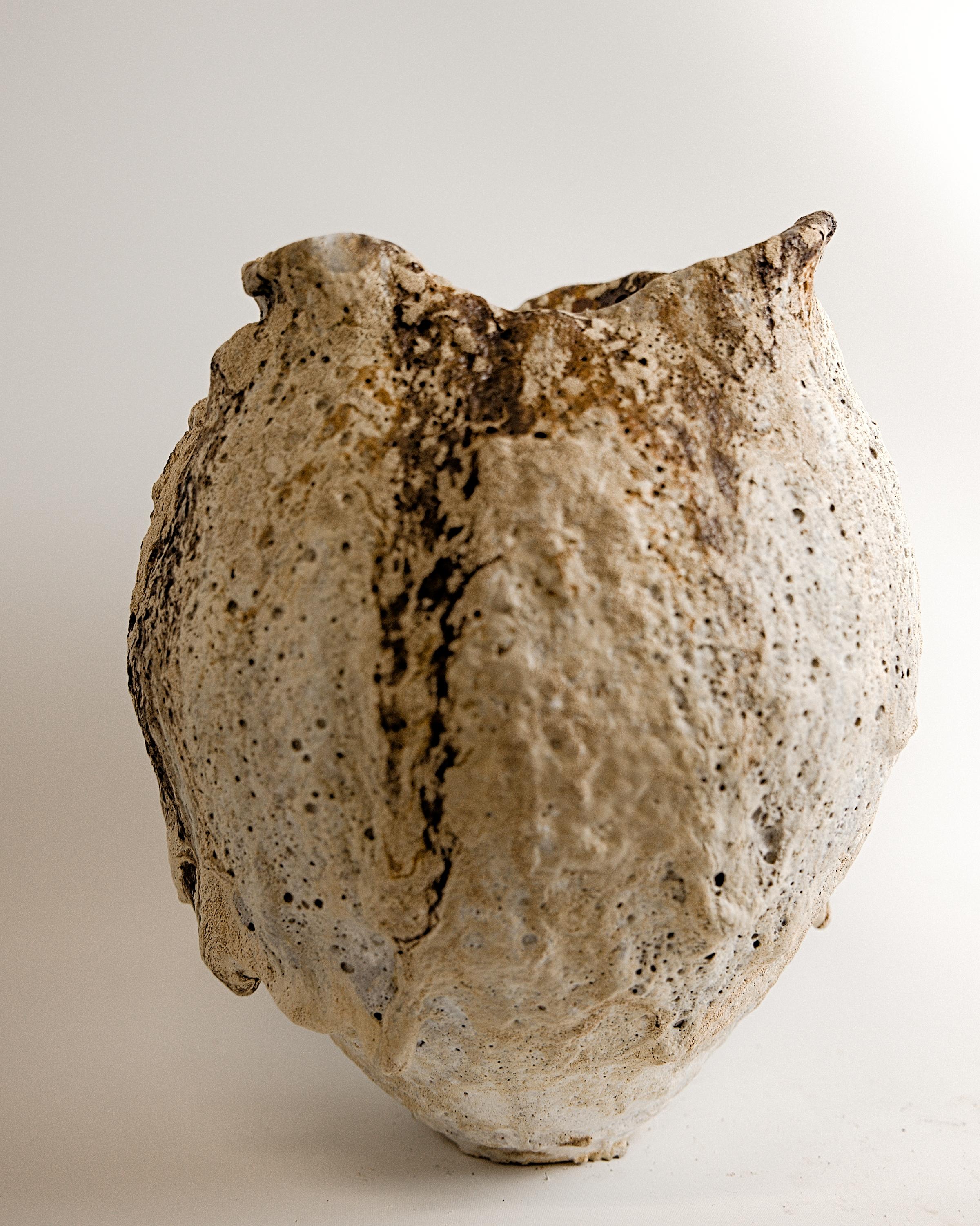Vaso antico - Vaso di lava fatto a mano III in vendita 2
