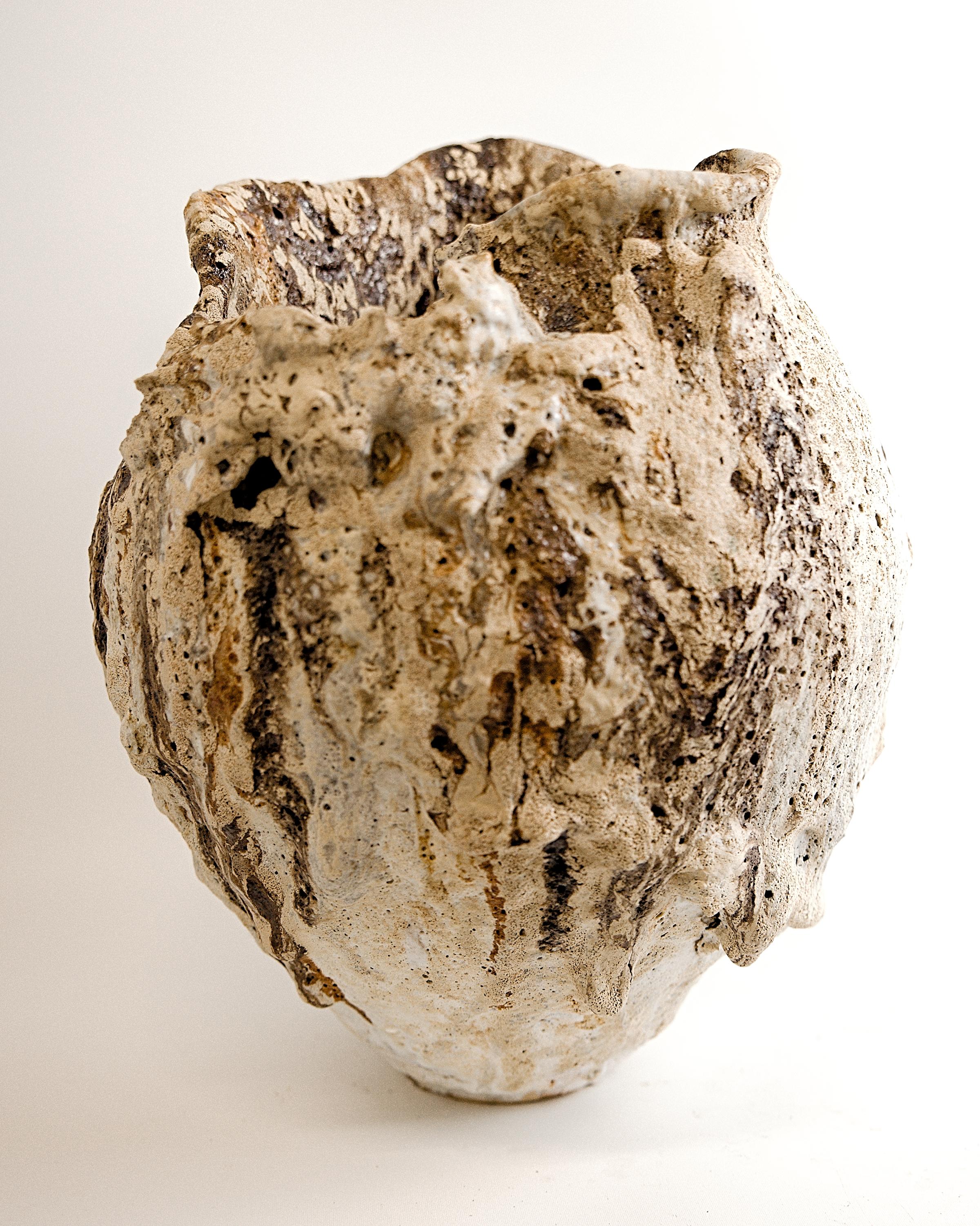 Vaso antico - Vaso di lava fatto a mano III in vendita 3