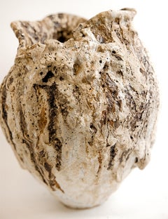 Vasija antigua - Vaso de lava III hecho a mano