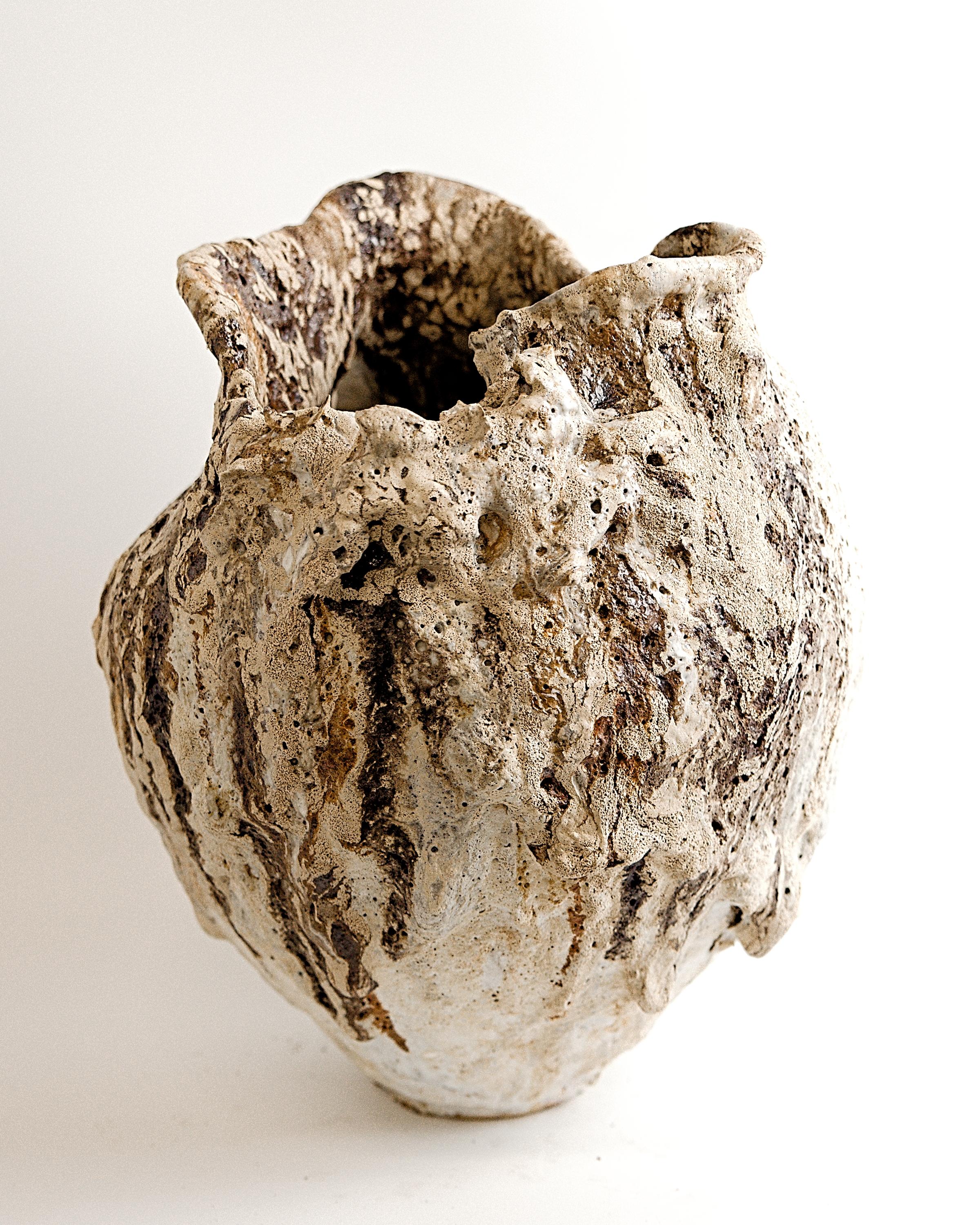 Smaltato Vaso antico - Vaso di lava fatto a mano III in vendita