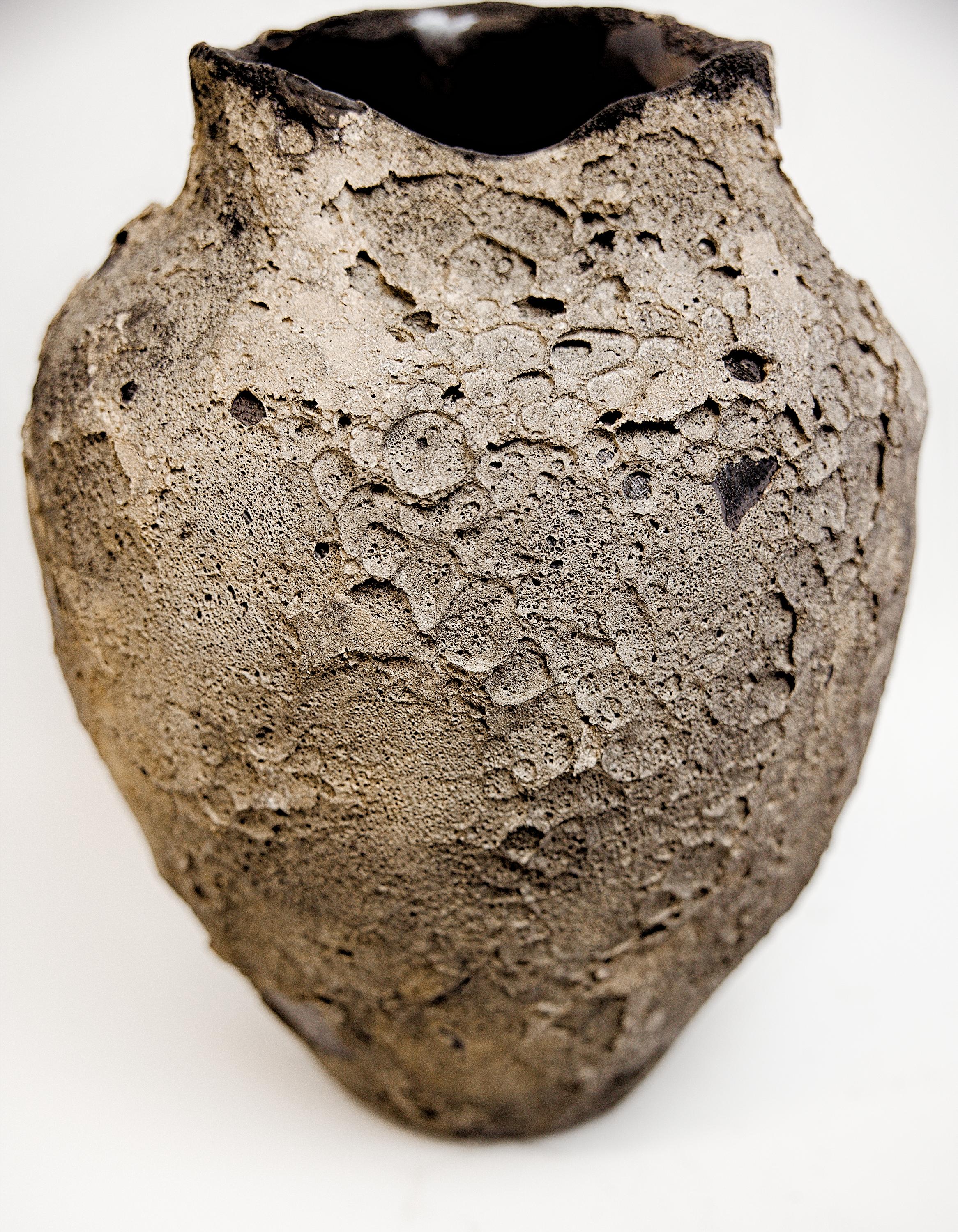 Organico moderno Vaso antico - Vaso di Lave fatto a mano in vendita