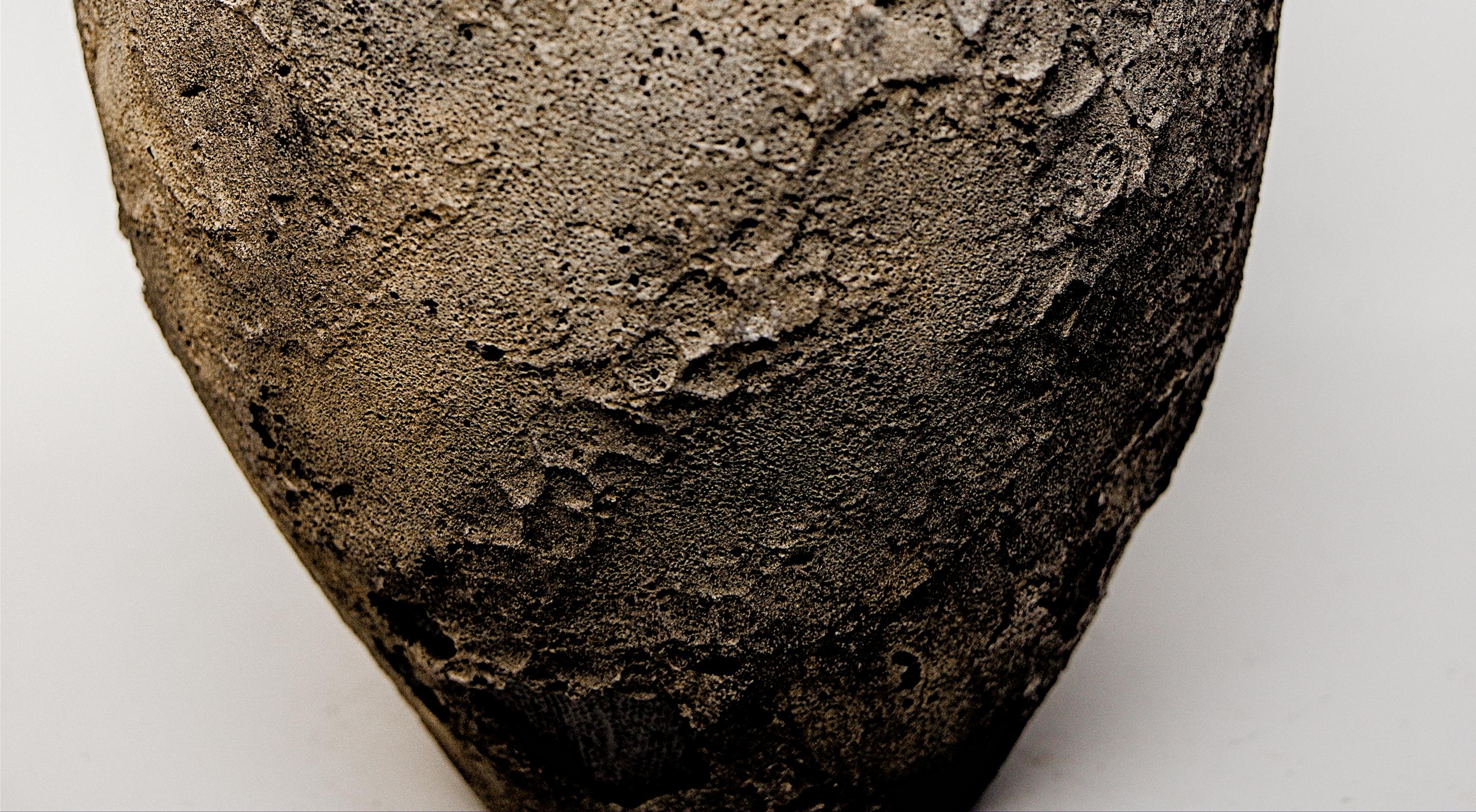 Vaso antico - Vaso di Lave fatto a mano in vendita 1