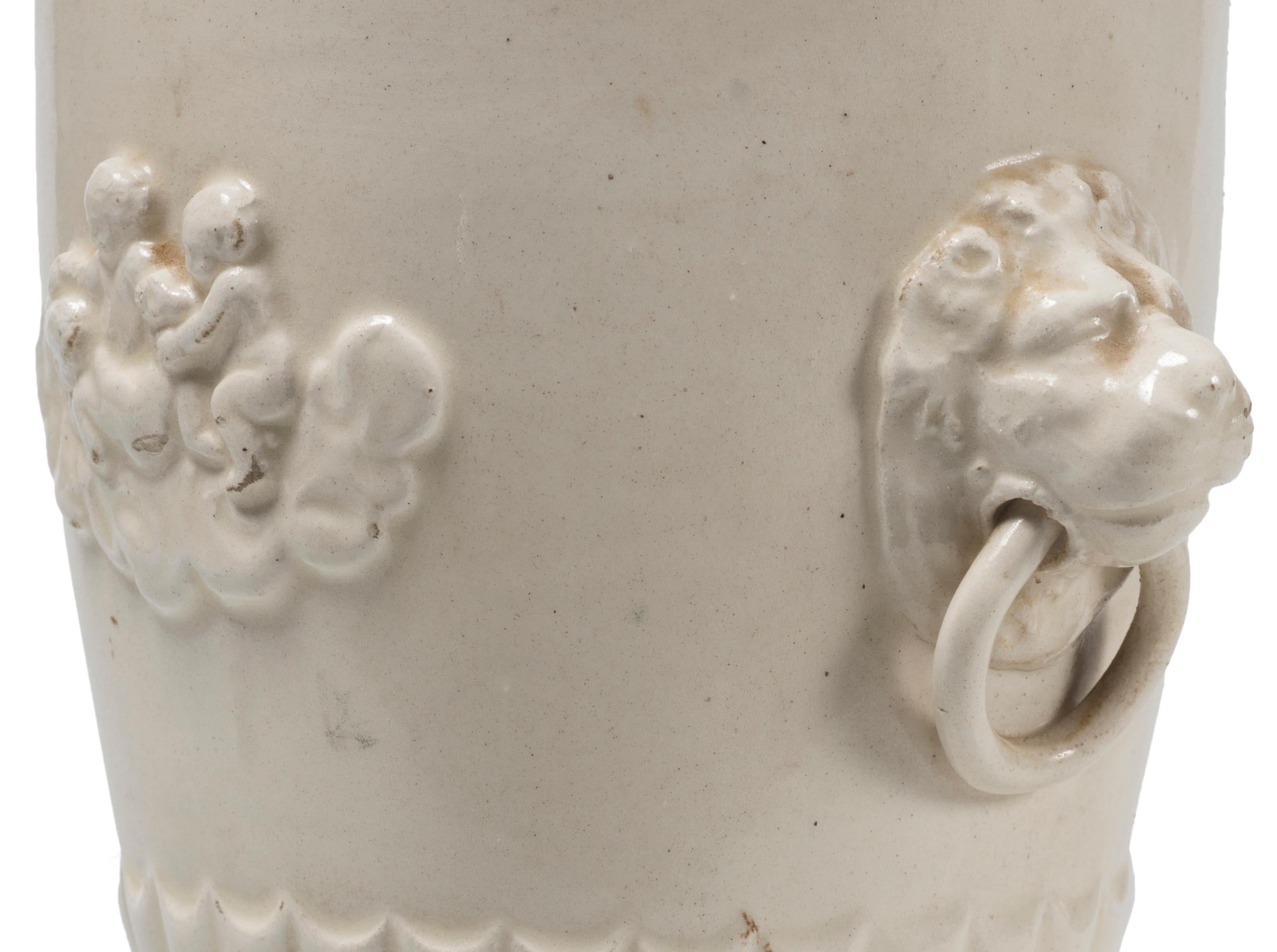 Ancient White Chalice Cup, Giustiniani Manufacture Naples, 19th Century In Good Condition For Sale In Roma, IT