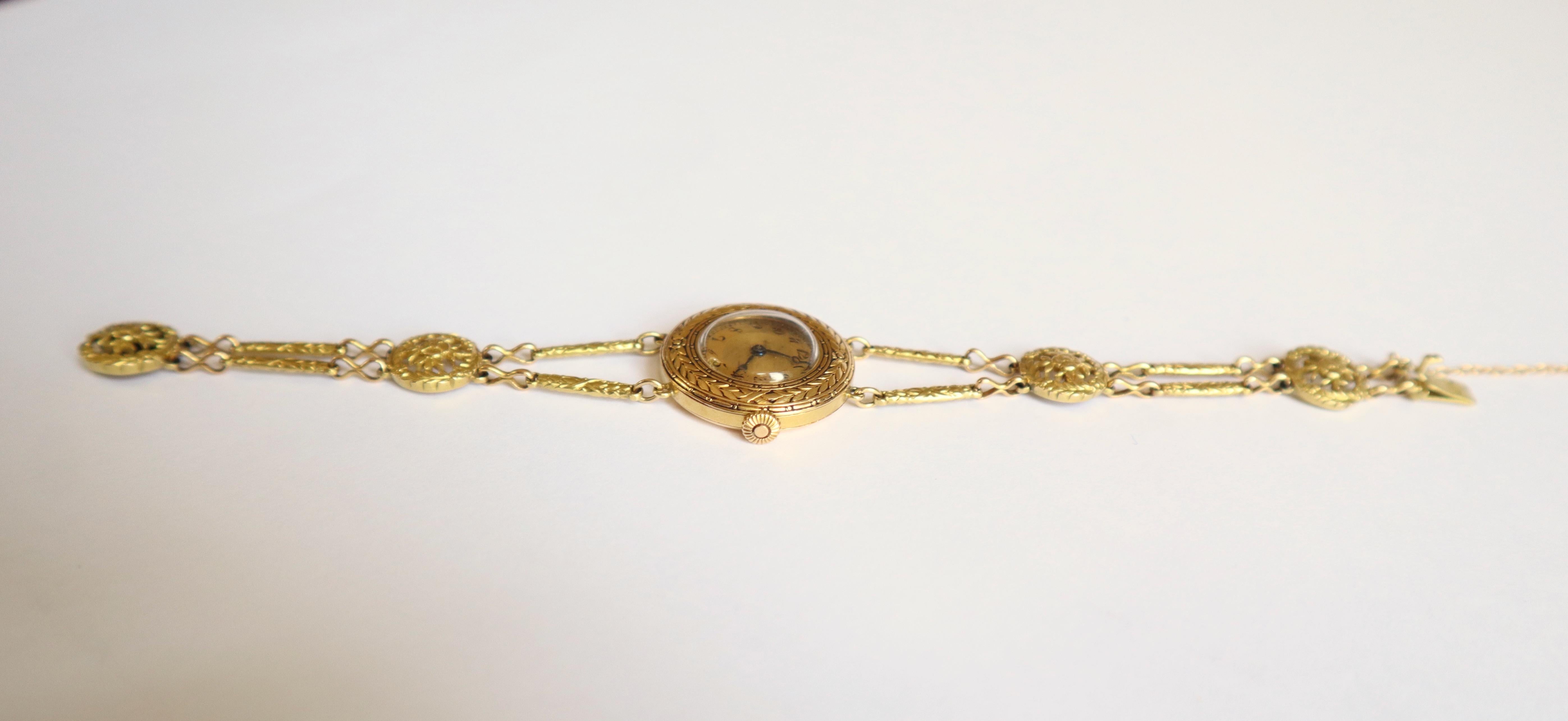 Ancient Woman Watch in 18K Yellow Gold Circa 1900 In Good Condition For Sale In Paris, FR