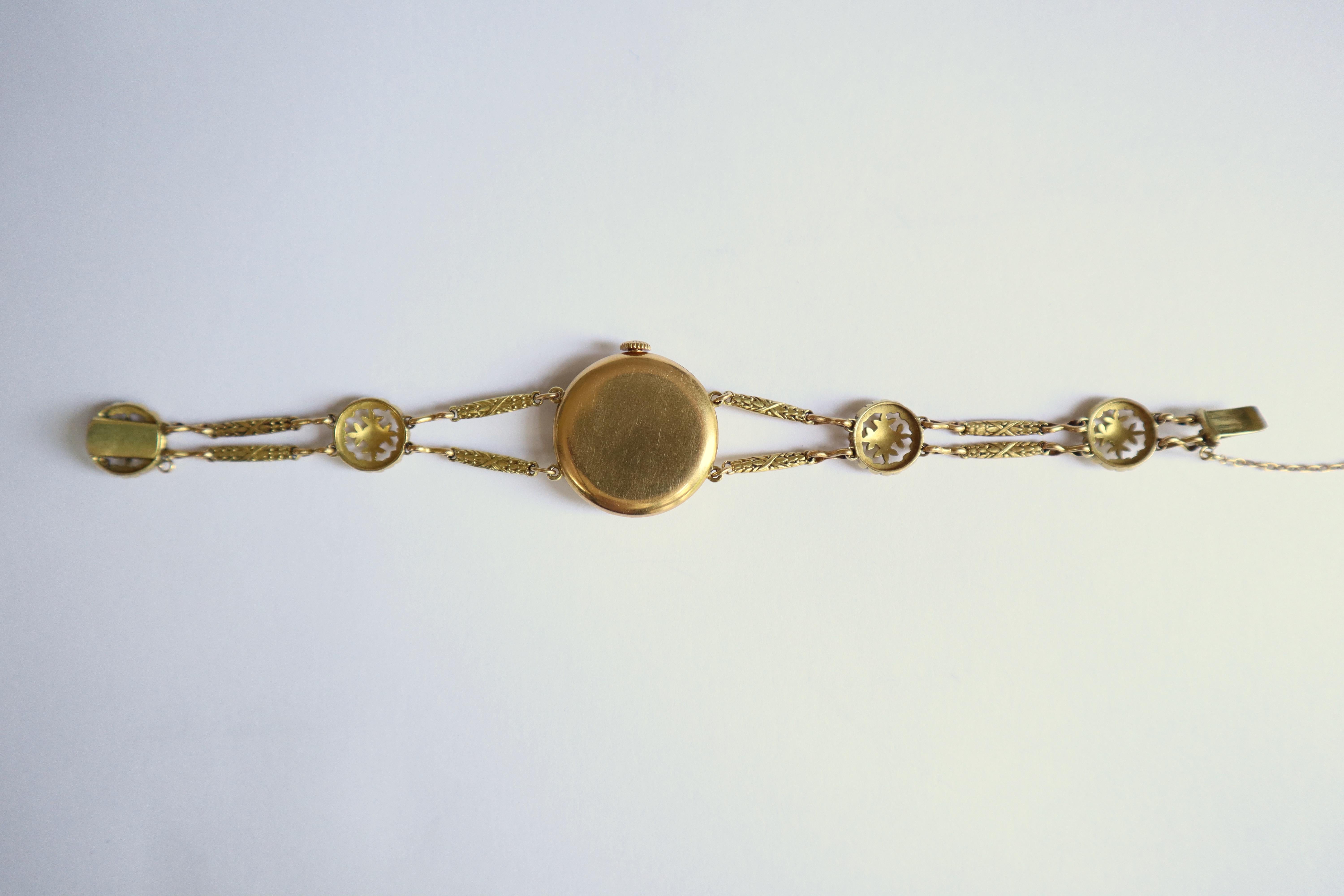 Antike Frauenuhr aus 18 Karat Gelbgold, um 1900 im Angebot 1