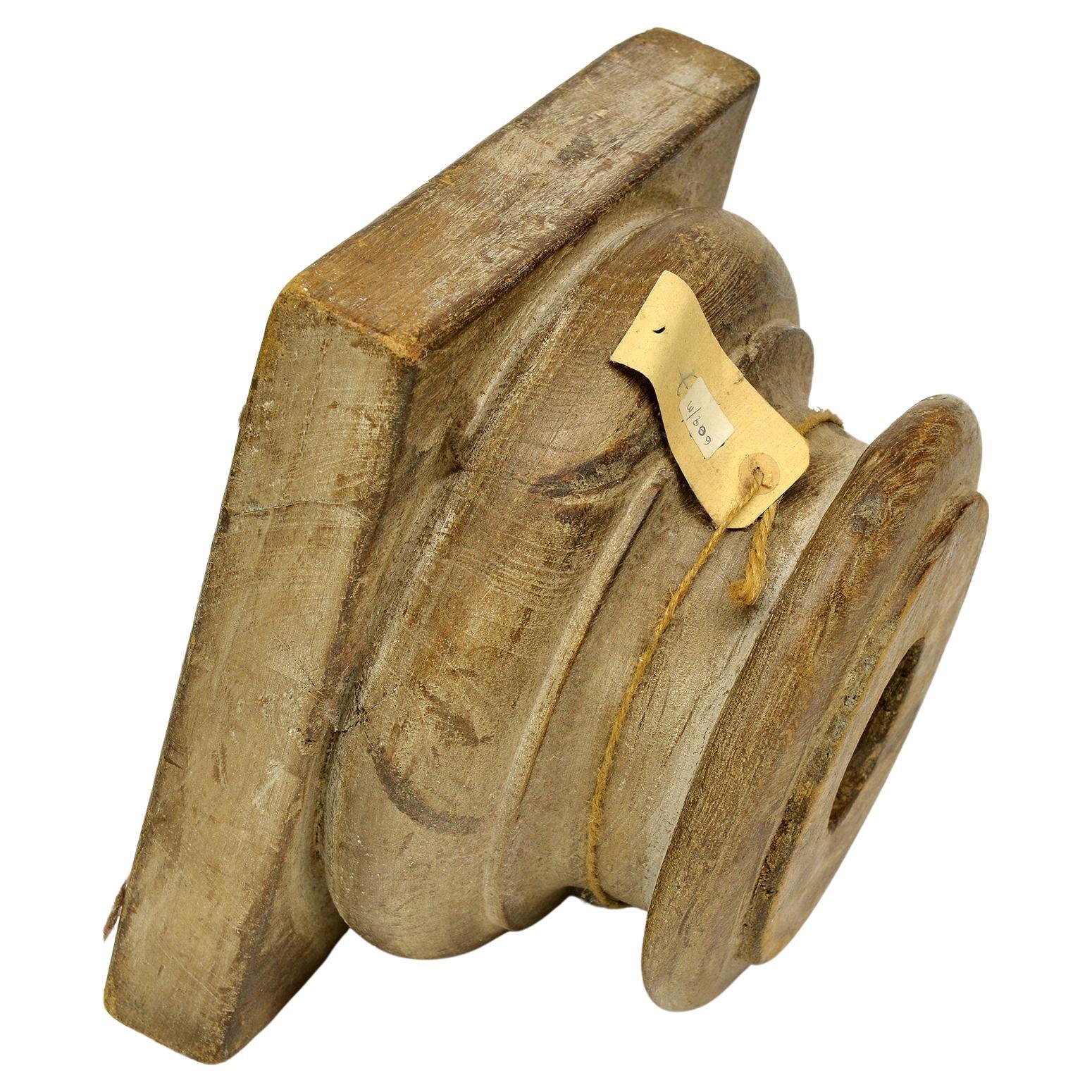 Indiano Antica capitale di legno in vendita