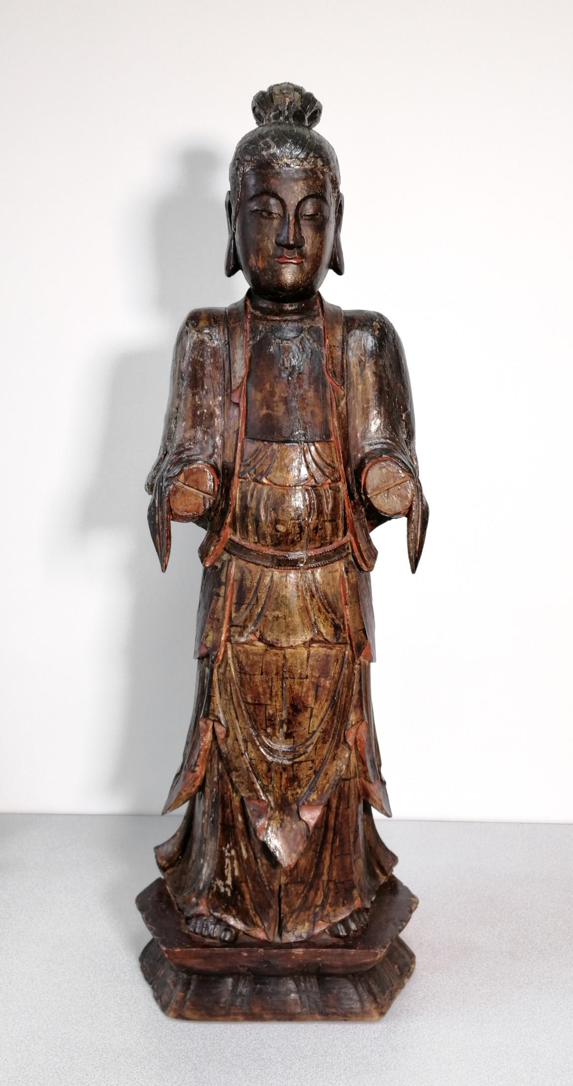 Chinese Ancient Wooden Sculpture of the Goddess Guan Yin, China, 17th / 18th Century
