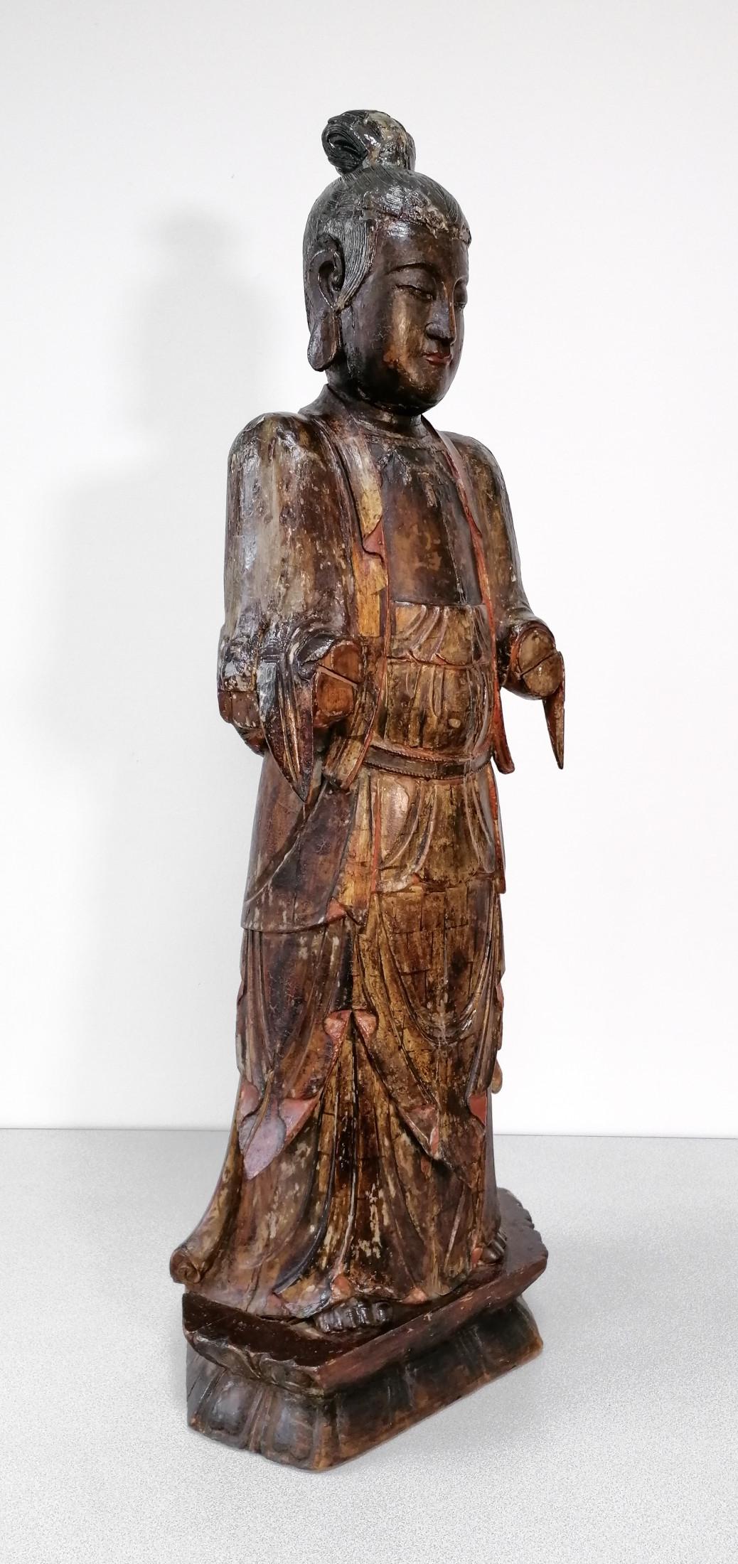 Ancient Wooden Sculpture of the Goddess Guan Yin, China, 17th / 18th Century In Good Condition In Torino, IT