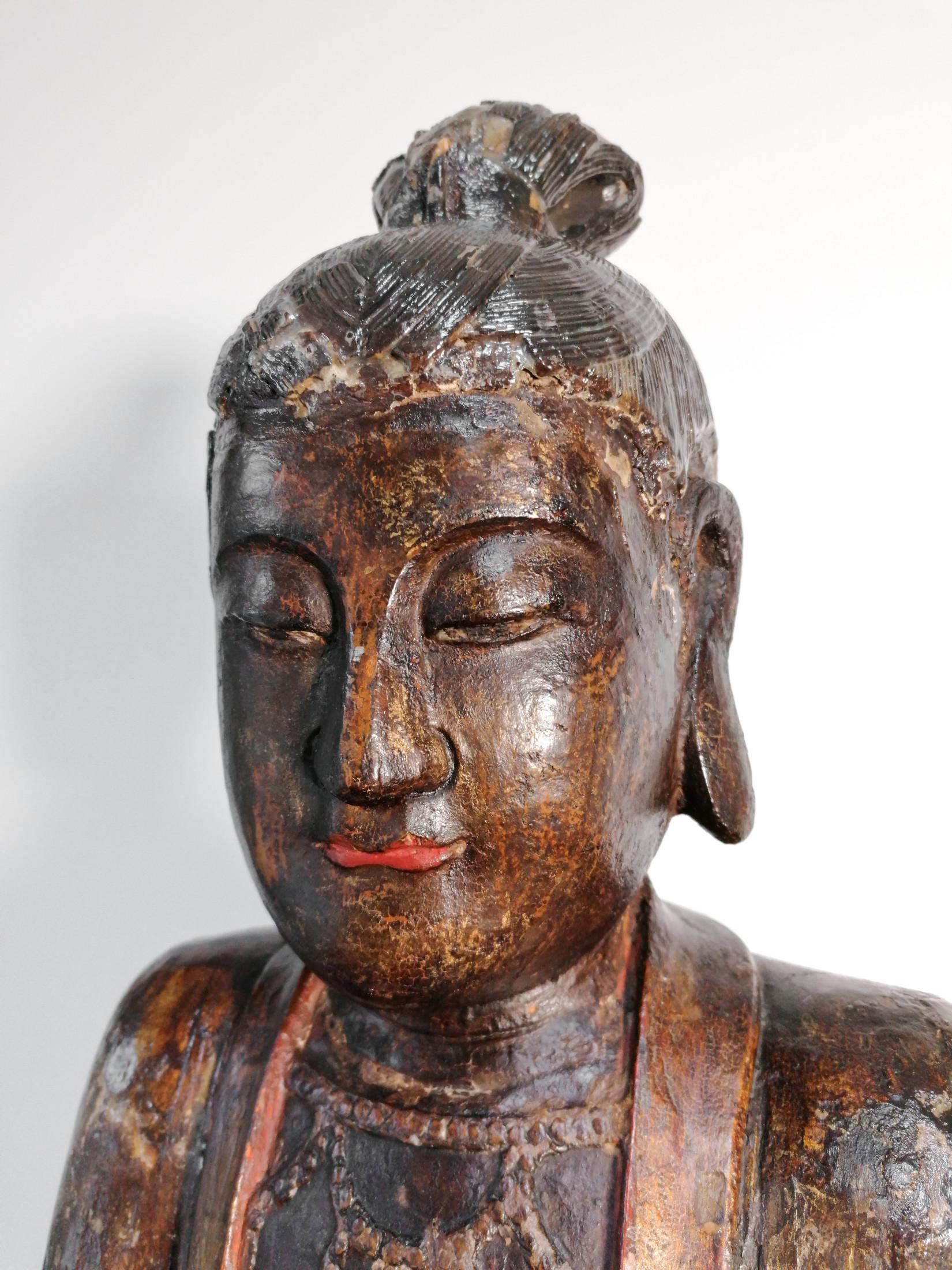 Ancient Wooden Sculpture of the Goddess Guan Yin, China, 17th / 18th Century 4