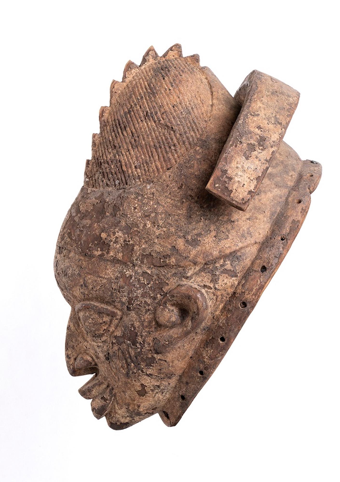 Yoruba wooden mask is an original manufact realized by Yoruba People (Nigeria/Benin).

Original handmade wood sculpture.

Mint conditions. 

Provenance: Private collection. 

Impressive handmade wooden mask representing one of the typical