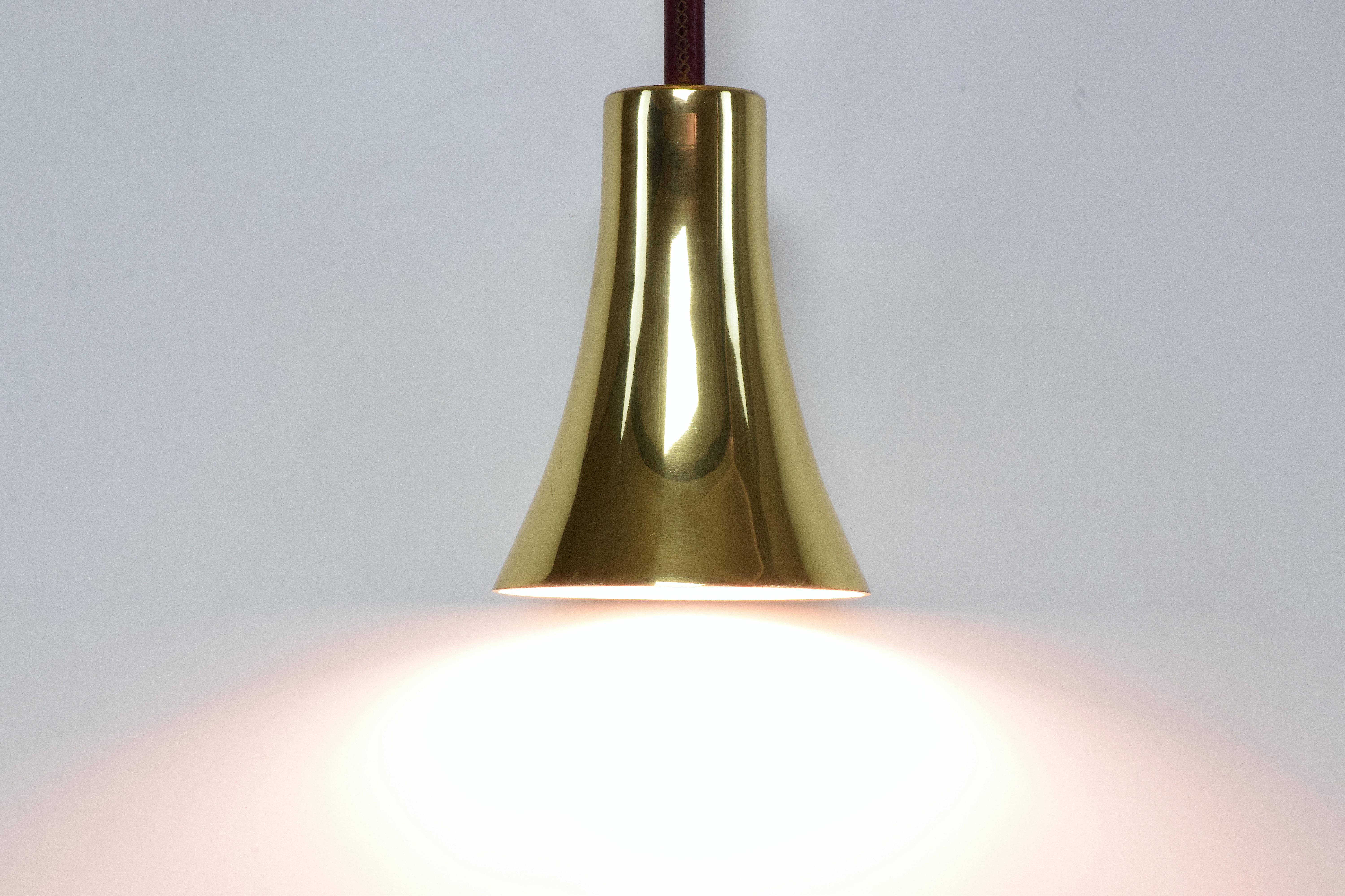 Ancora-V Contemporary Brass Wall Light, Flow Collection 4