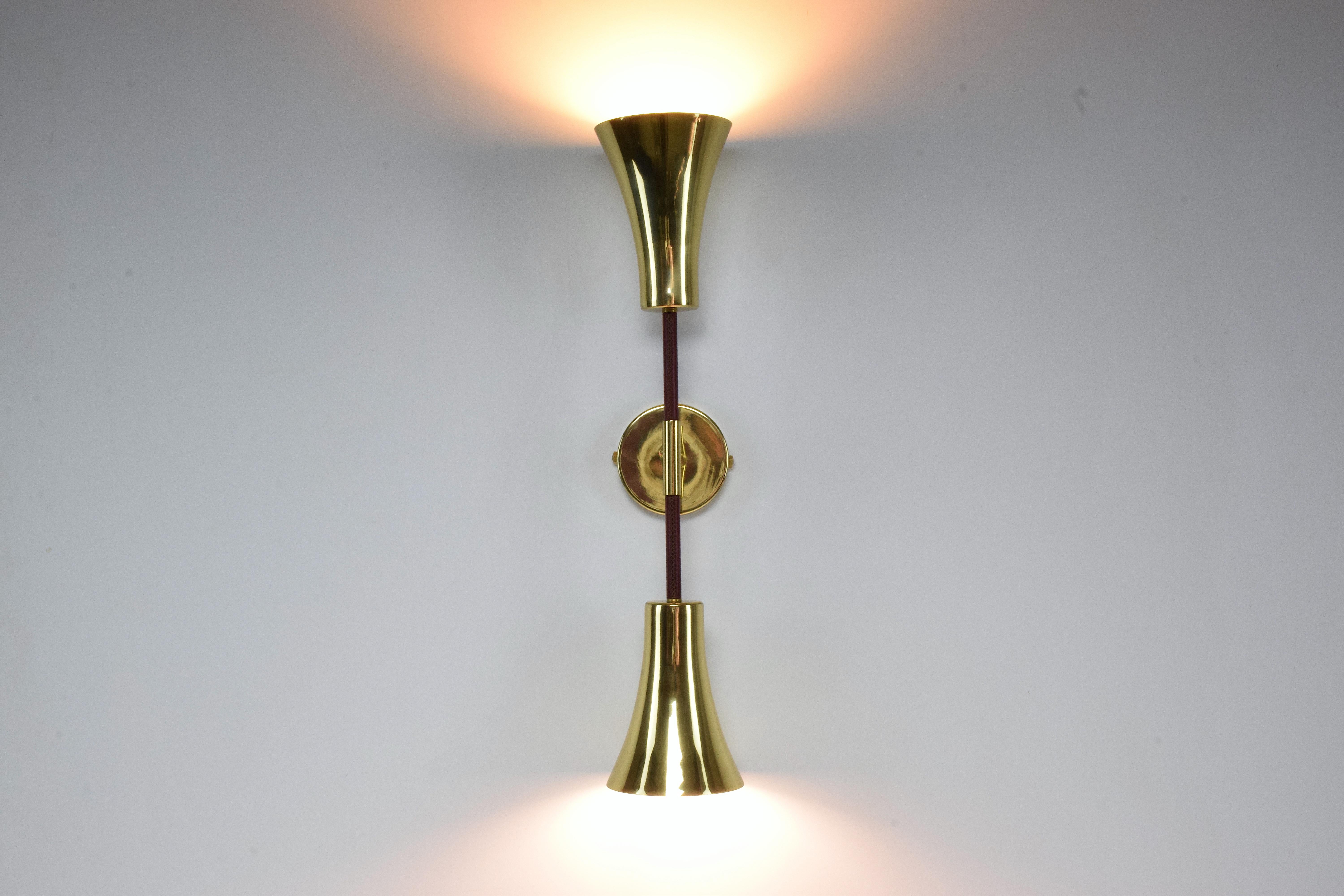 Ancora-V Contemporary Brass Wall Light, Flow Collection In New Condition In Paris, FR