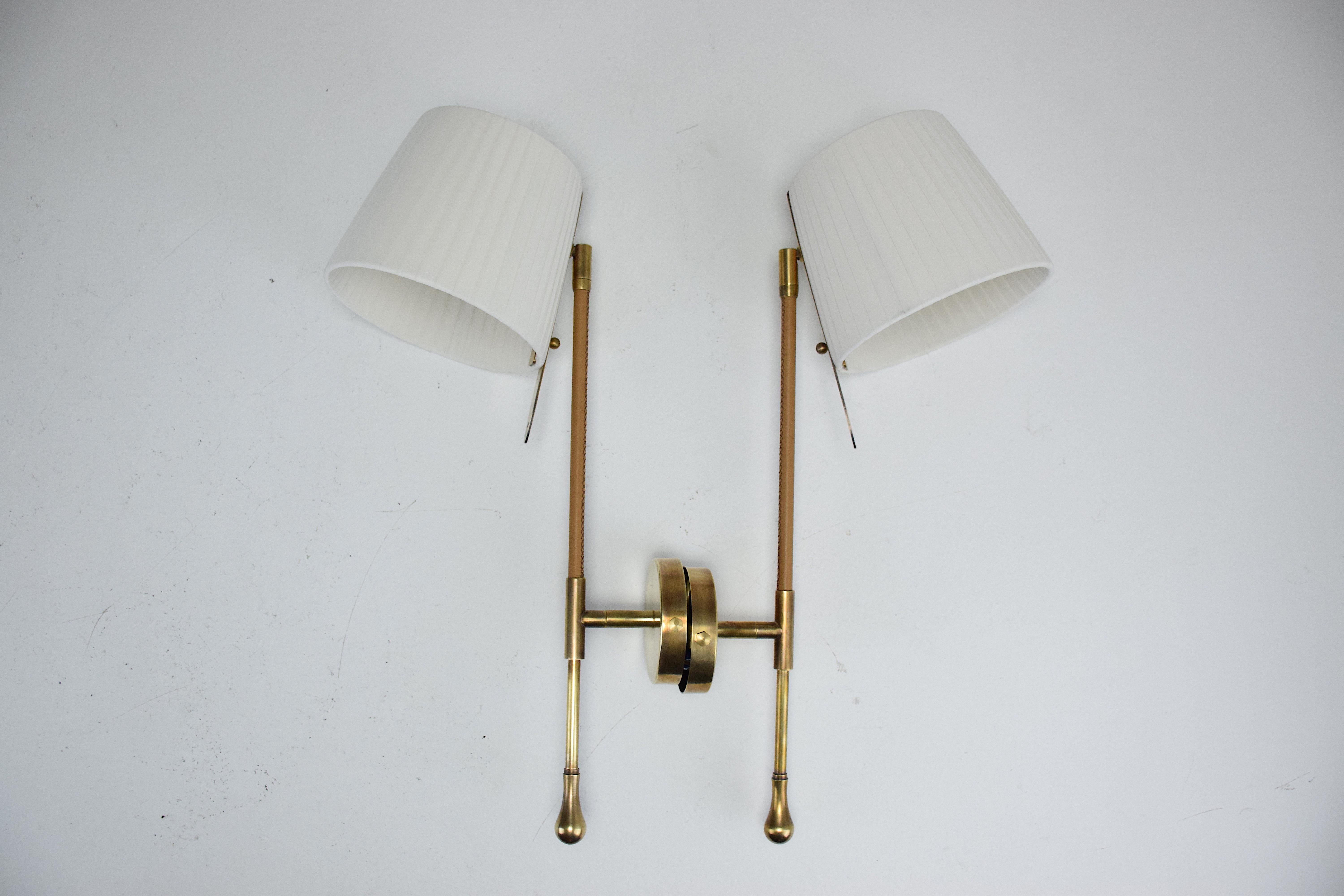 Ancora-W1 Contemporary Articulating Brass Wall Light, Flow Collection For Sale 7