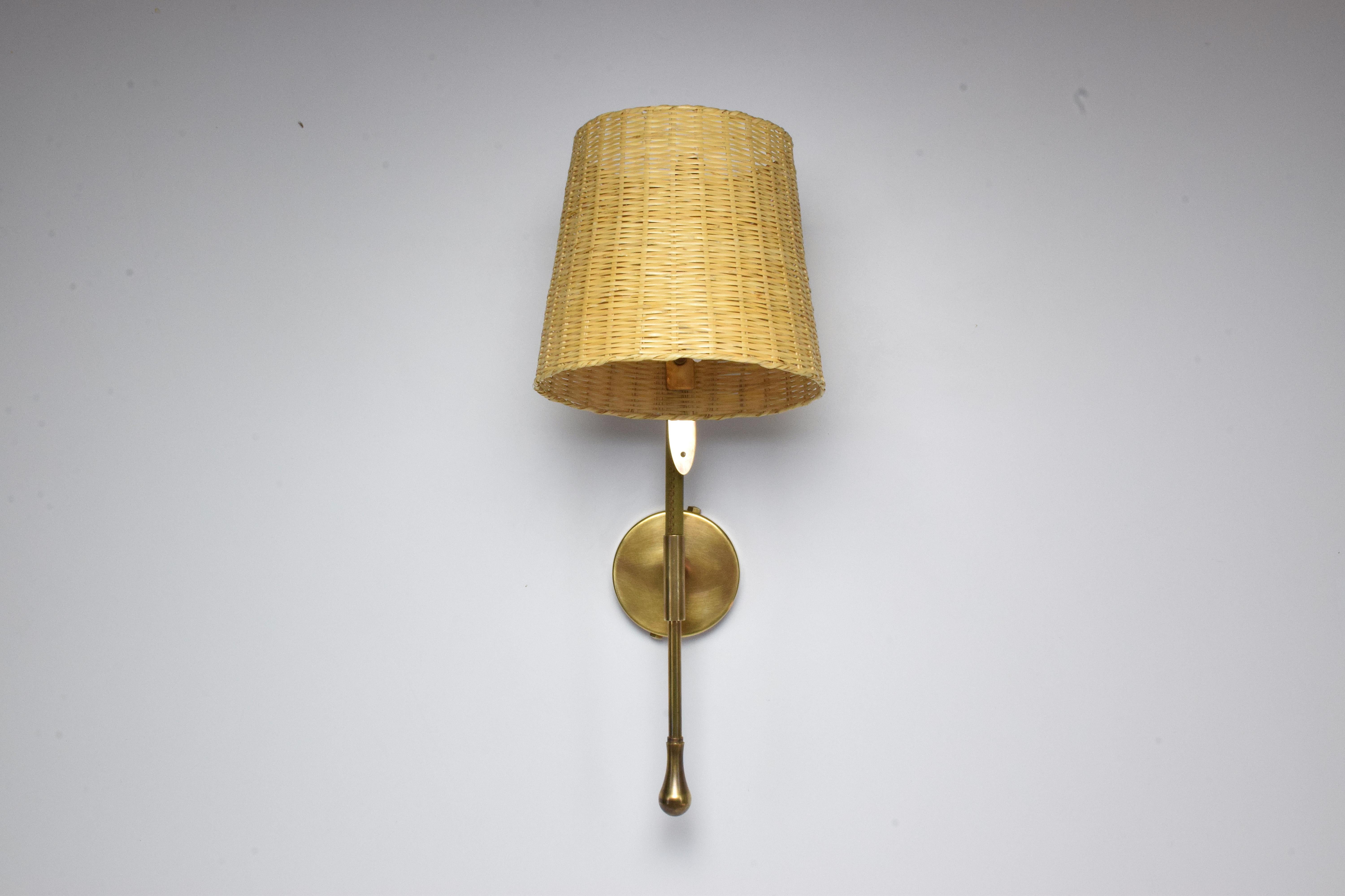 Modern Ancora-W2 Contemporary Brass and Wicker Wall Light, Flow Collection For Sale