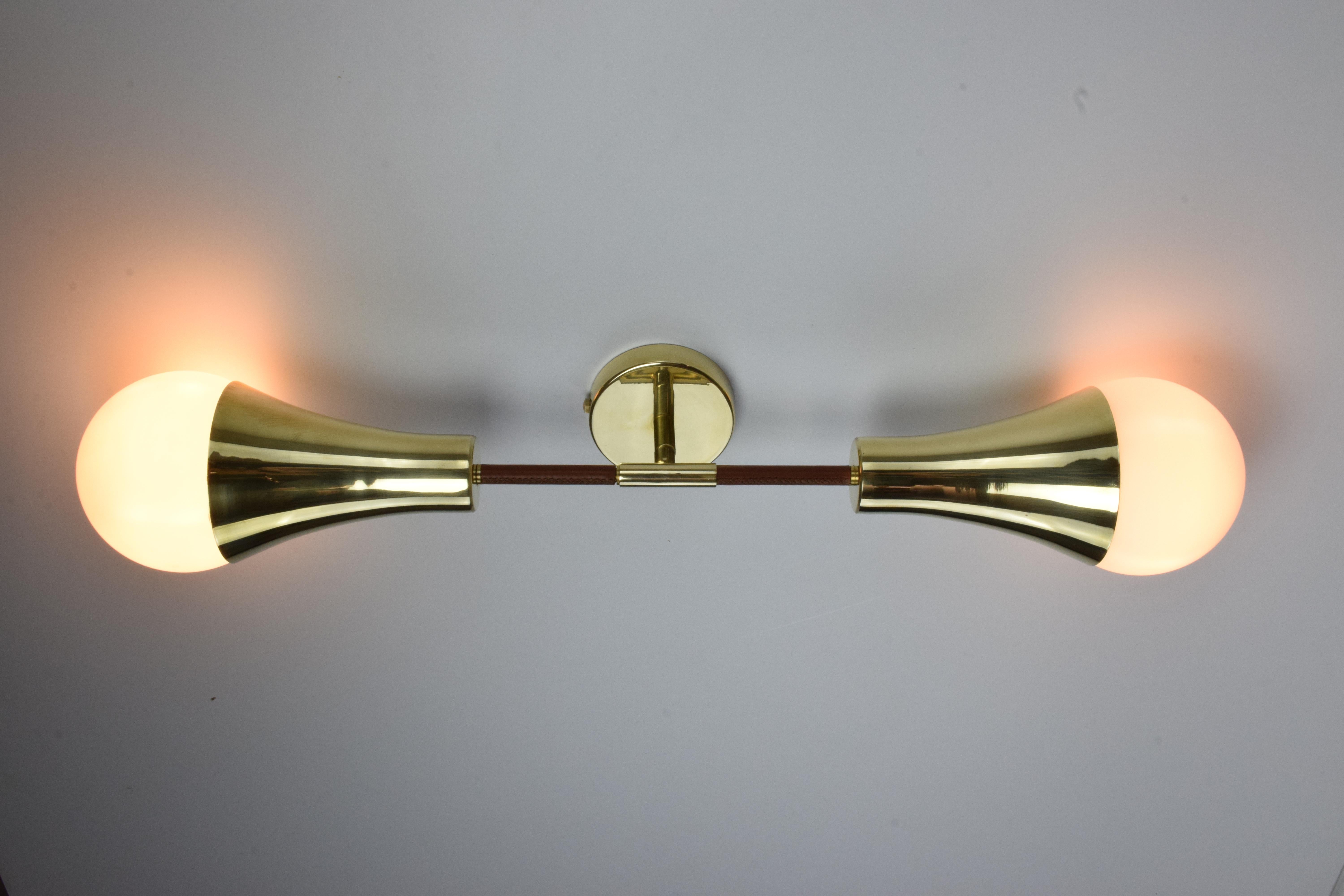 Ancora-V Contemporary Brass Wall Light, Flow Collection 4