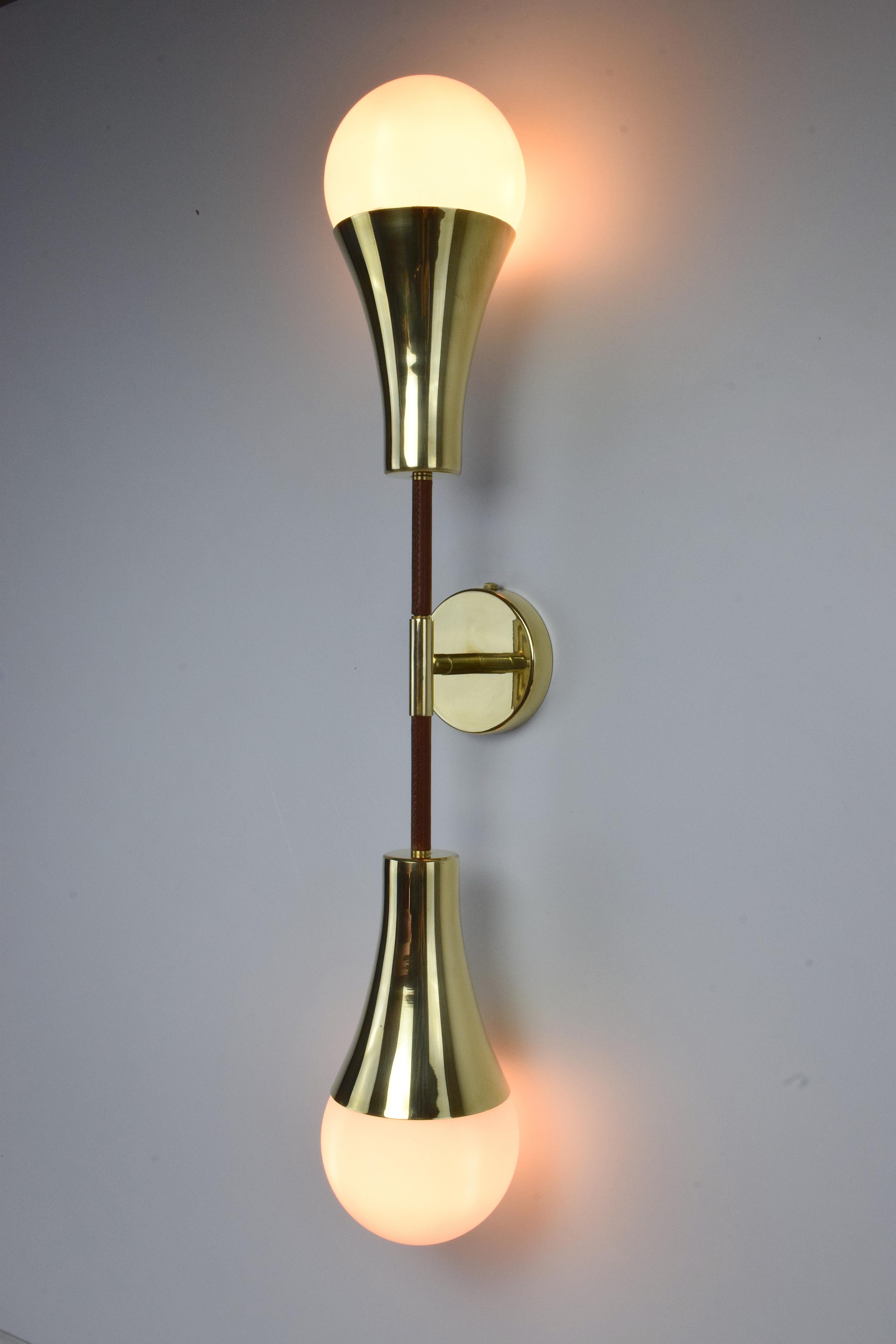 Ancora-V Contemporary Brass Wall Light, Flow Collection 6