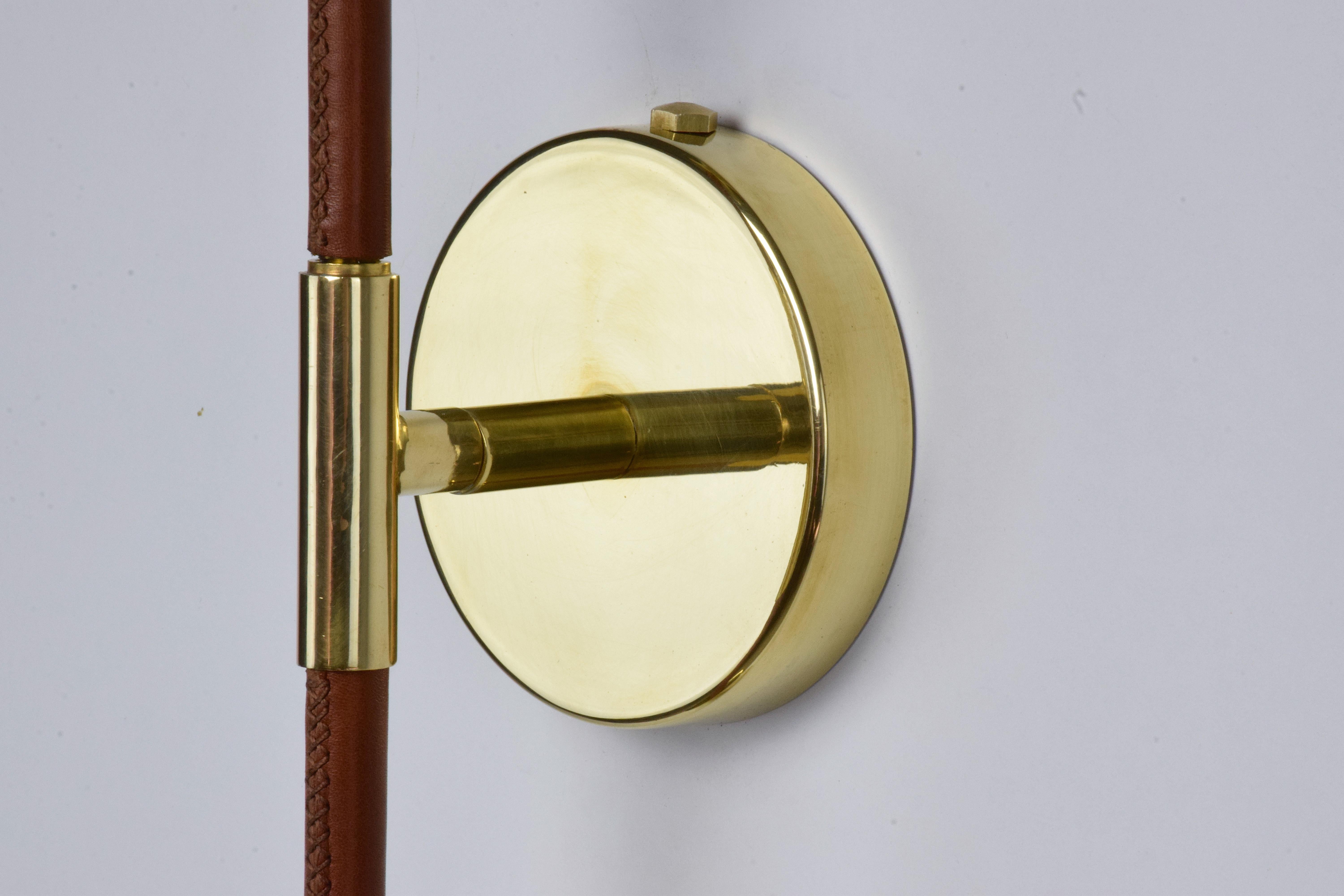 Ancora-V Contemporary Brass Wall Light, Flow Collection 9