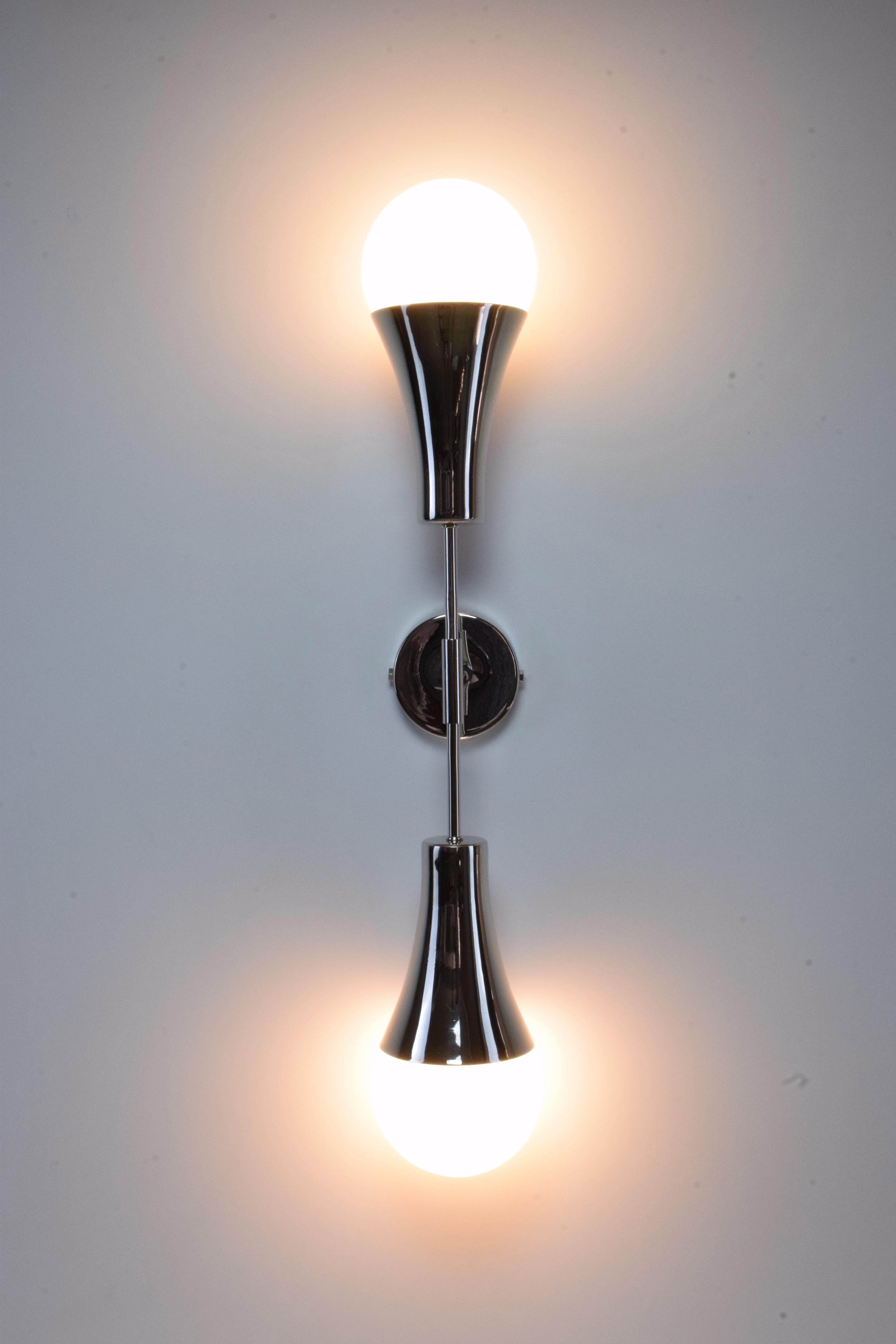 Modern Ancora-V Contemporary Brass Wall Light, Flow Collection