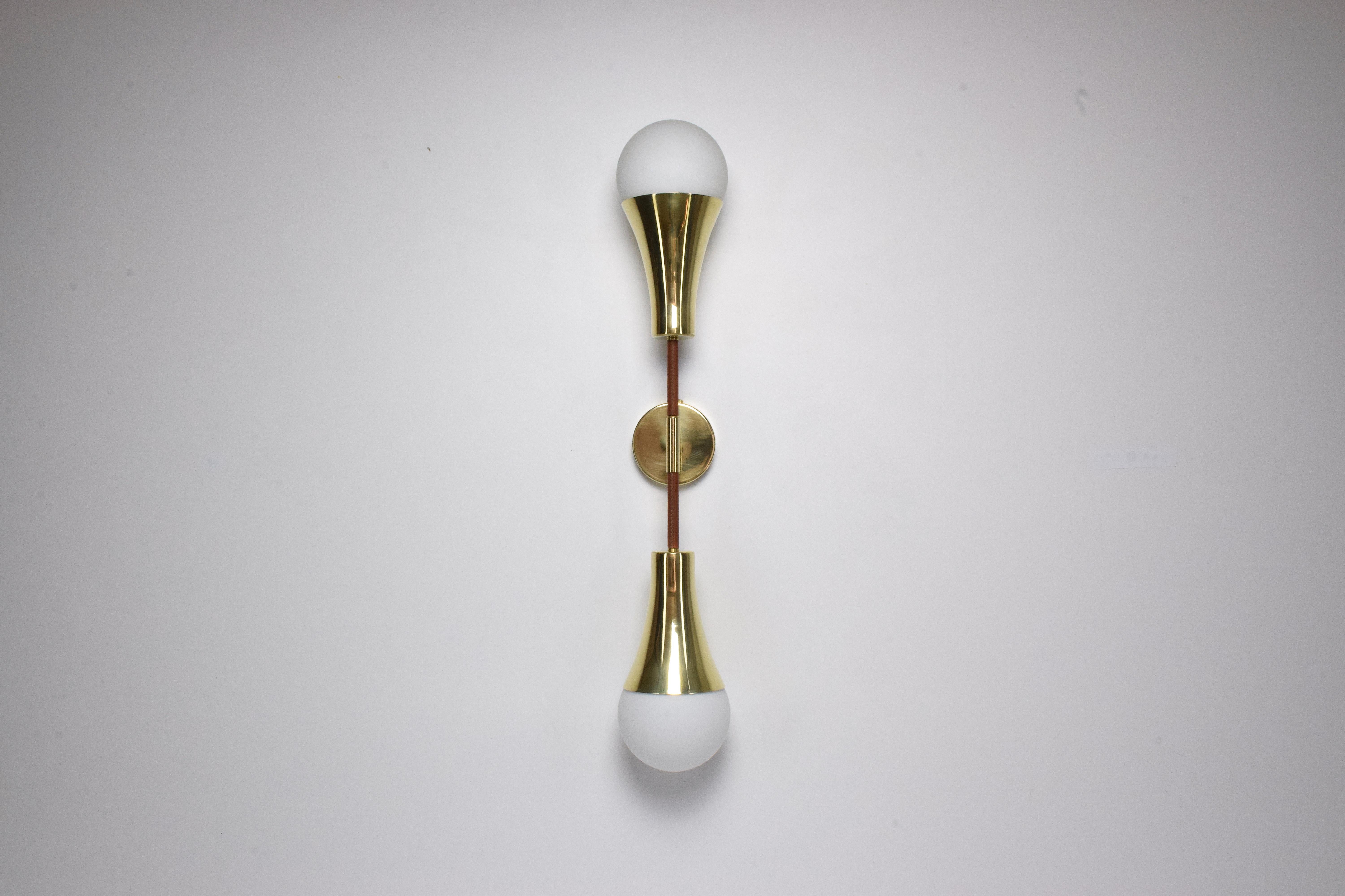 Ancora-V Contemporary Brass Wall Light, Flow Collection 11