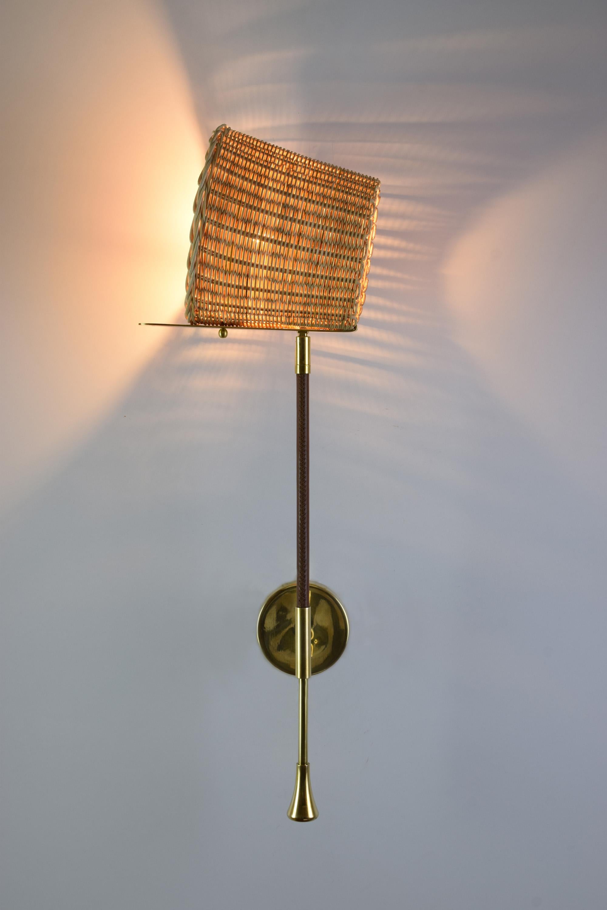 Ancora-W2 Contemporary Brass and Rattan Wall Light, Flow Collection For Sale 1