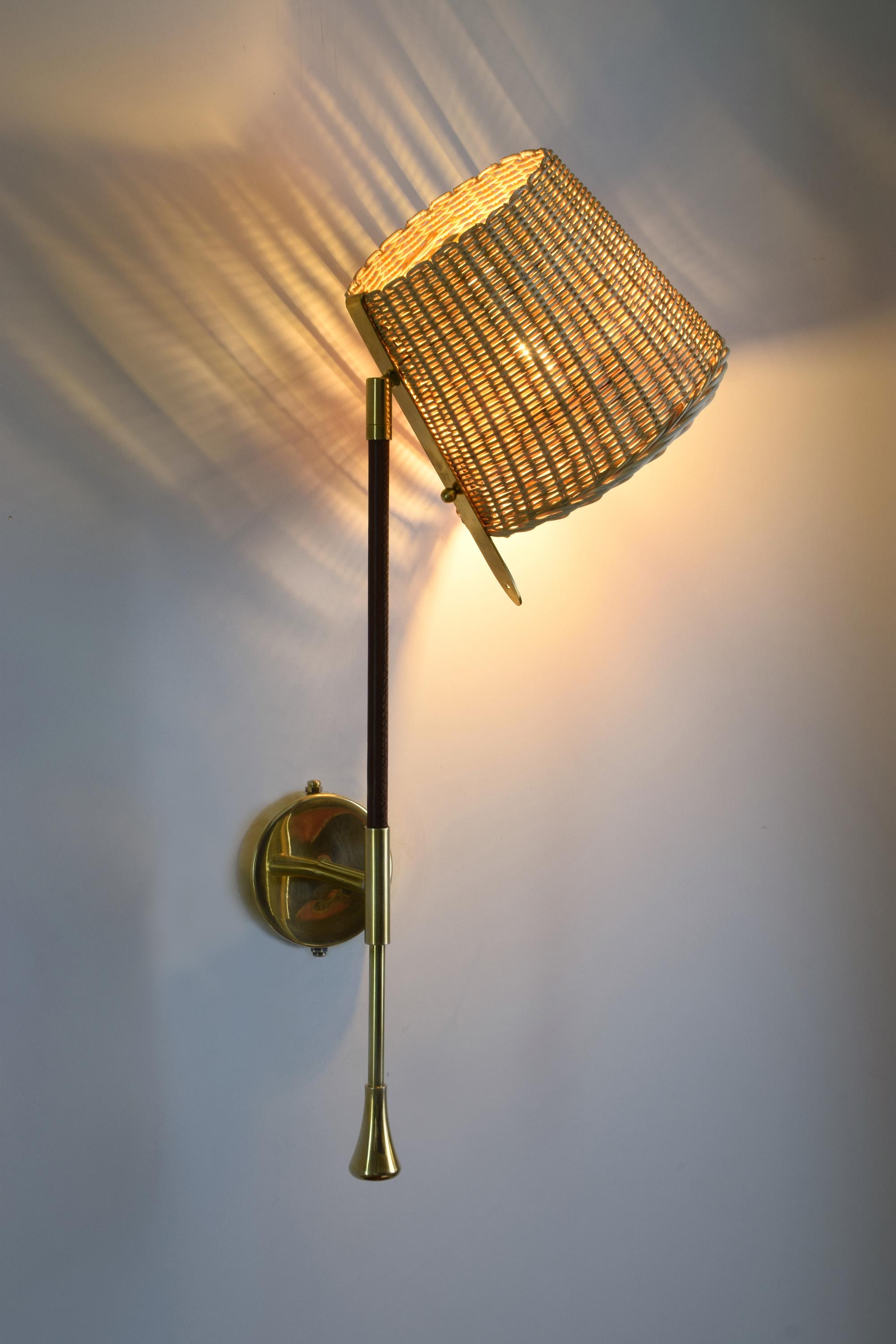 Ancora-W2 Contemporary Brass and Rattan Wall Light, Flow Collection For Sale 2