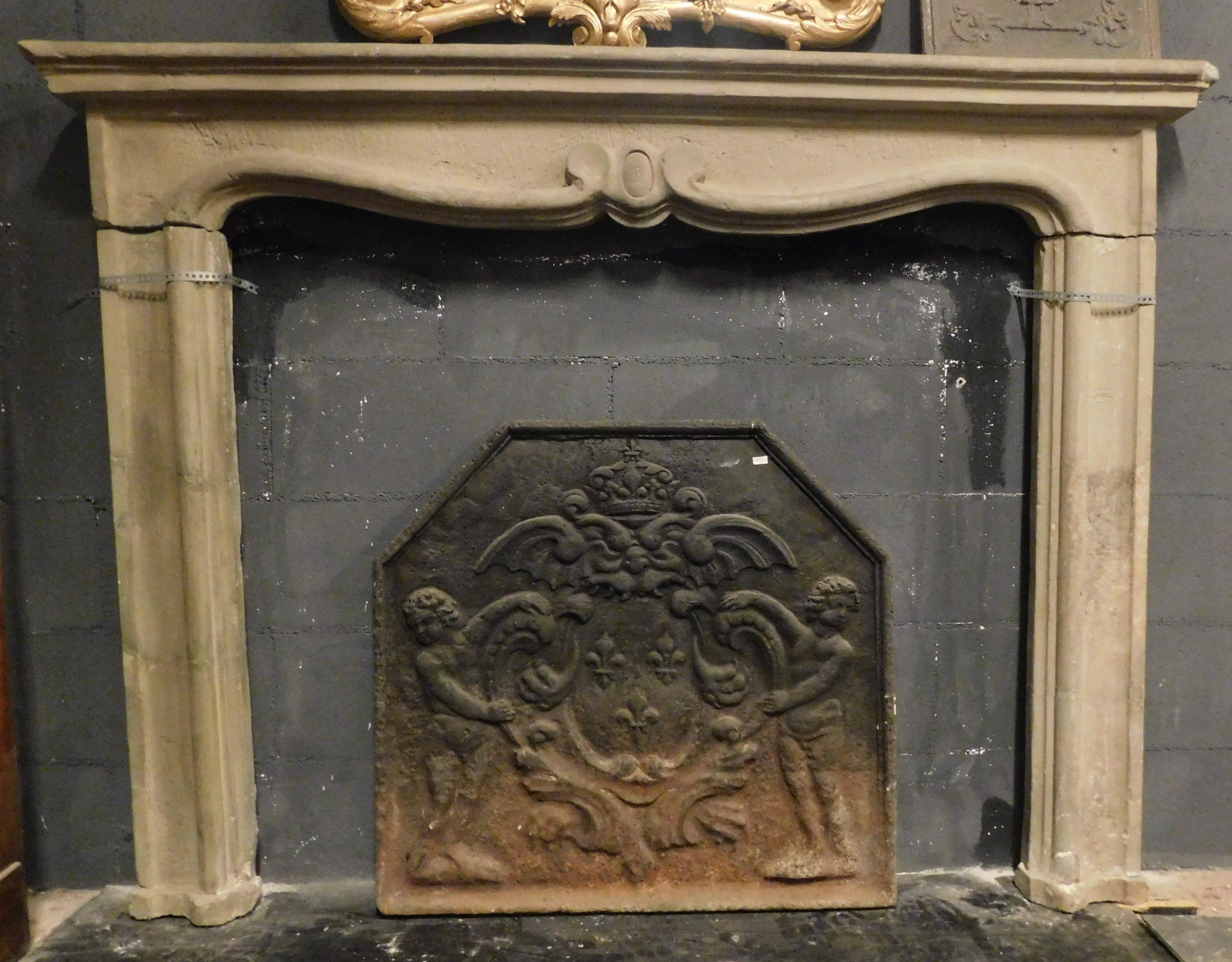 Anctique carved fireplace mantle in Serena stone, 18th century Italy 3