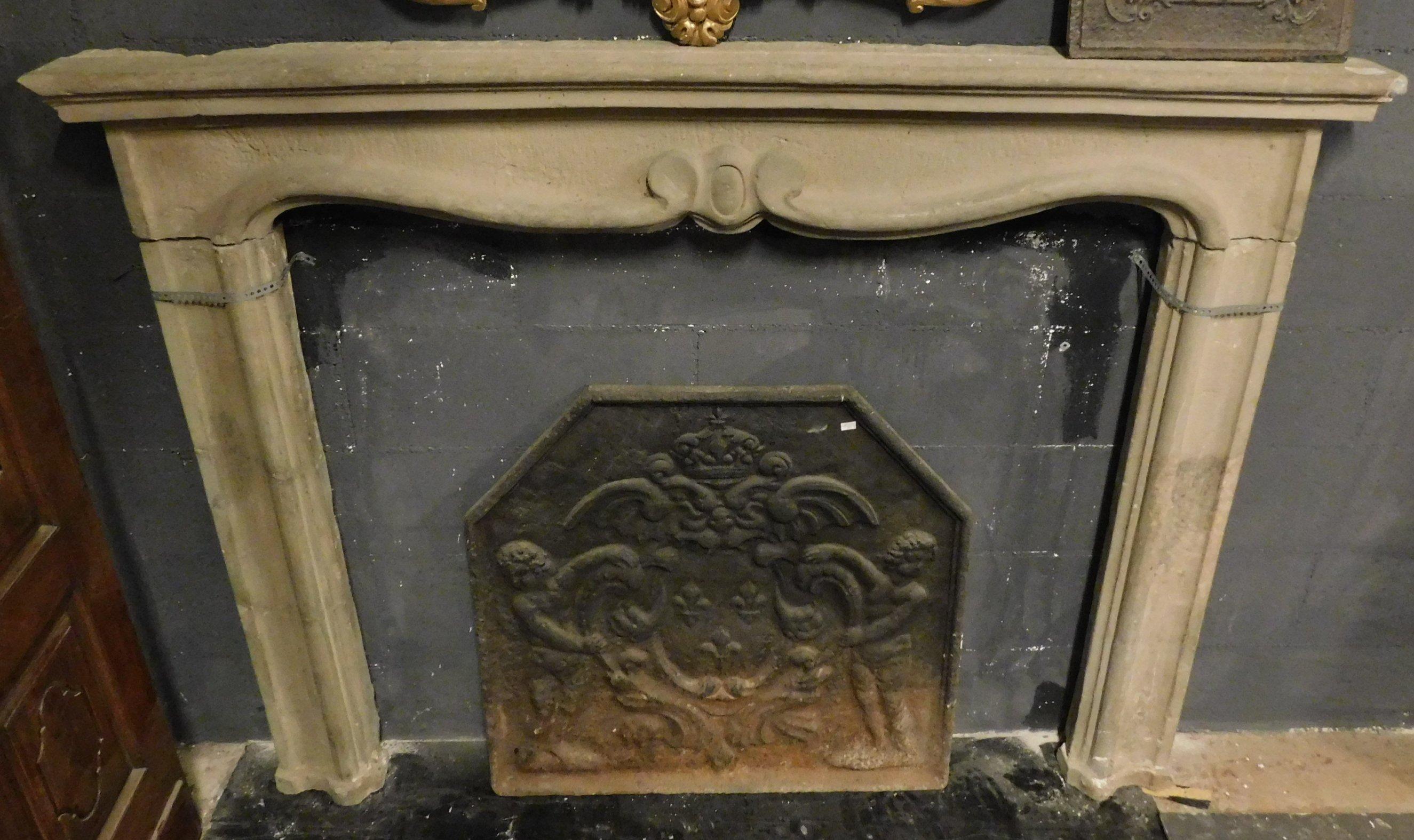 Anctique carved fireplace mantle in Serena stone, 18th century Italy 4