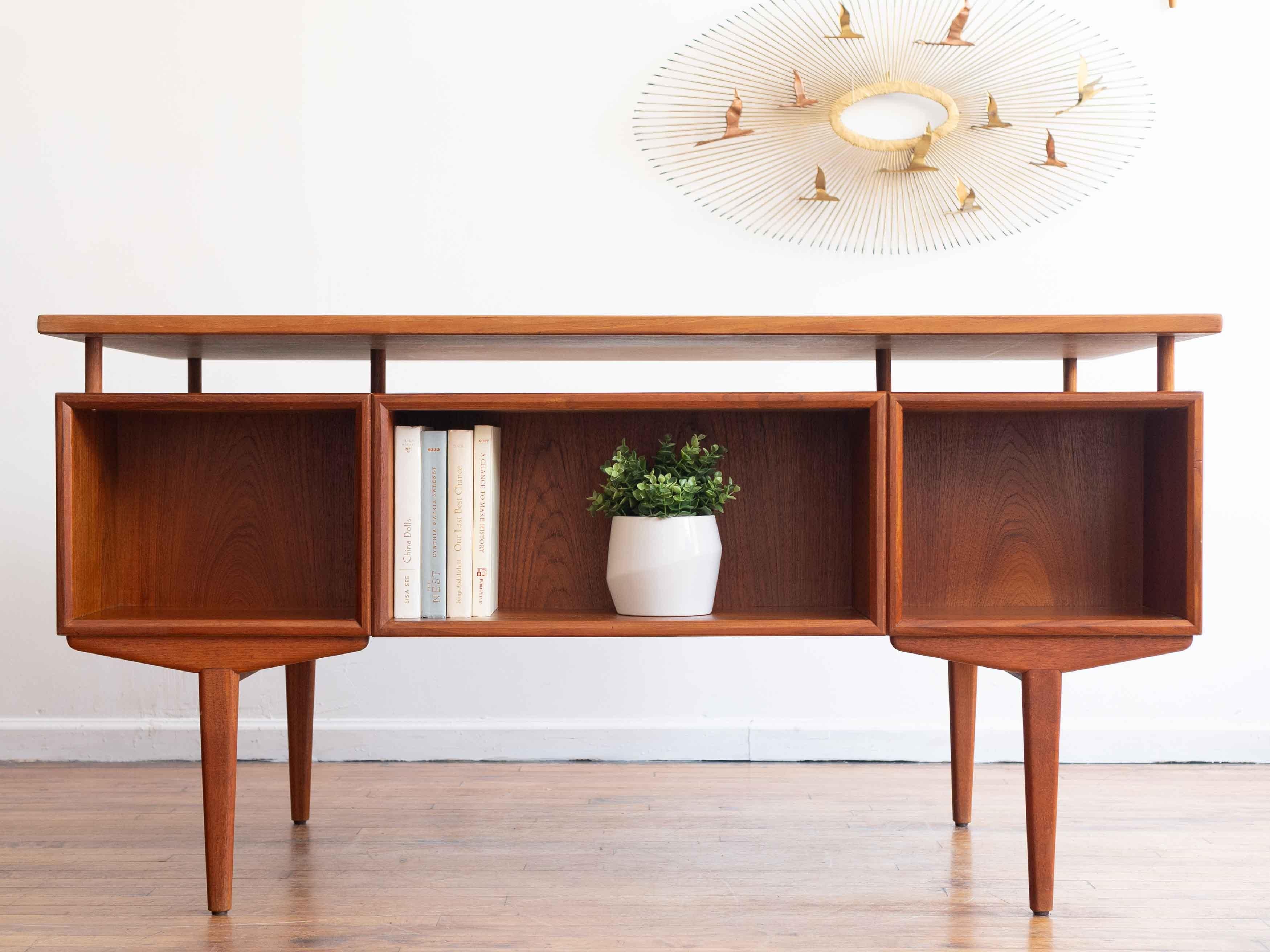 Vintage Mid Century Danish Teak Executive Desk With Floating Top In Good Condition In Chicago, IL