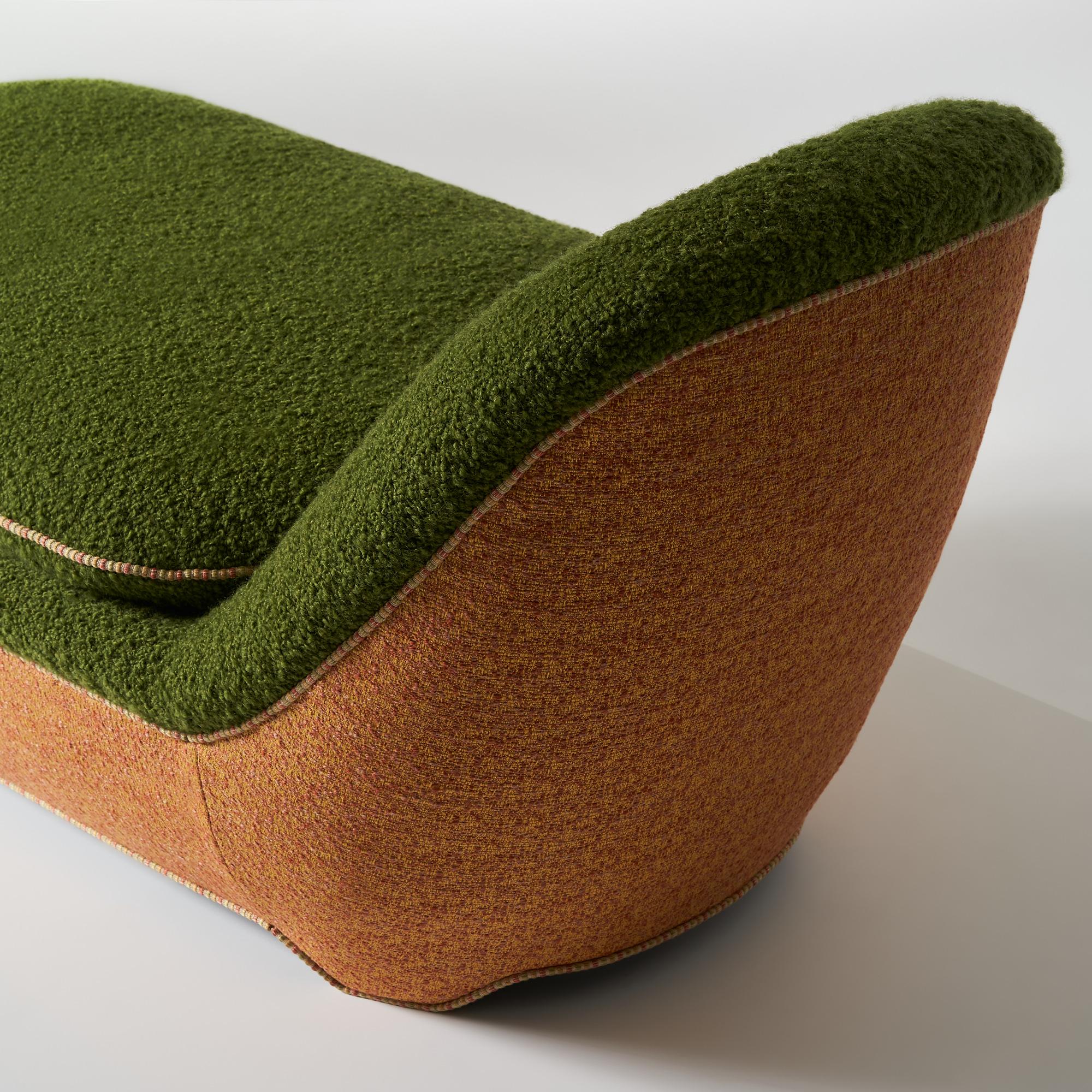 Candover-Tagesbett, vollständig gepolstert  Einzigartiger Beistellbett aus grünem Boucle (21. Jahrhundert und zeitgenössisch) im Angebot