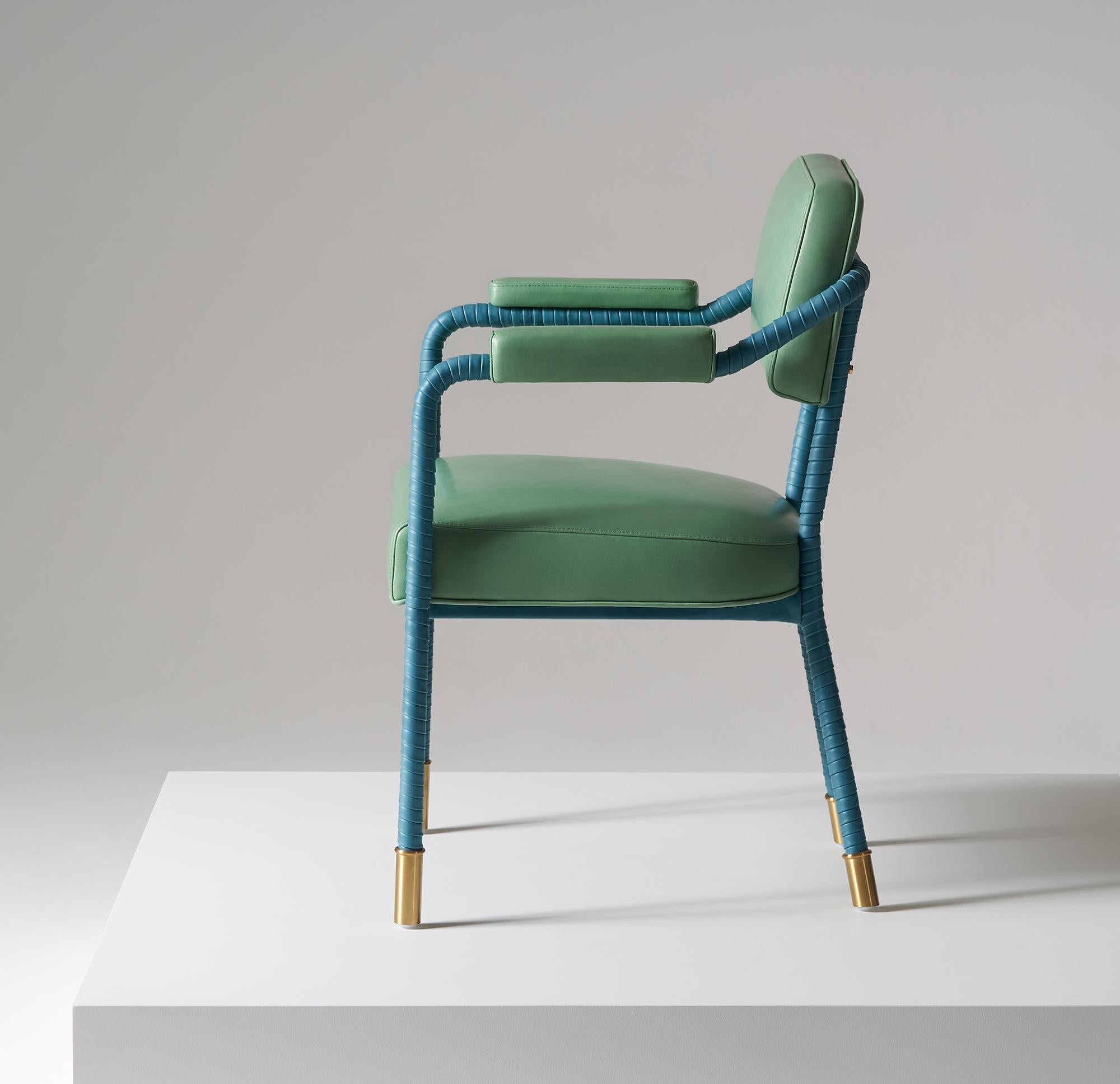 Brossé Chaise de salle à manger Easton, entièrement recouverte de cuir, coloris Fern et Teal en vente