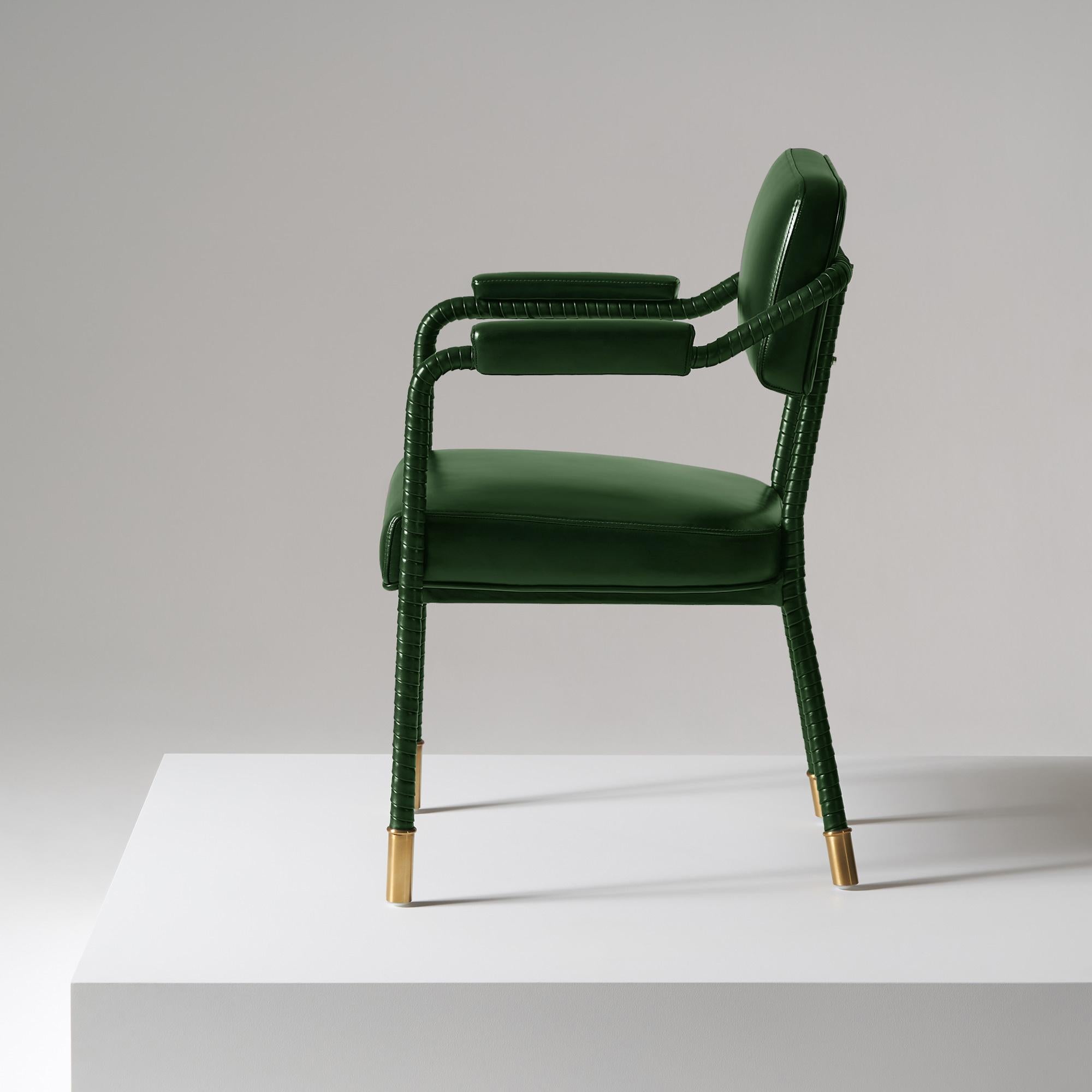 Brossé Chaise de salle à manger Easton, entièrement recouverte de cuir rembourré de couleur verte en vente