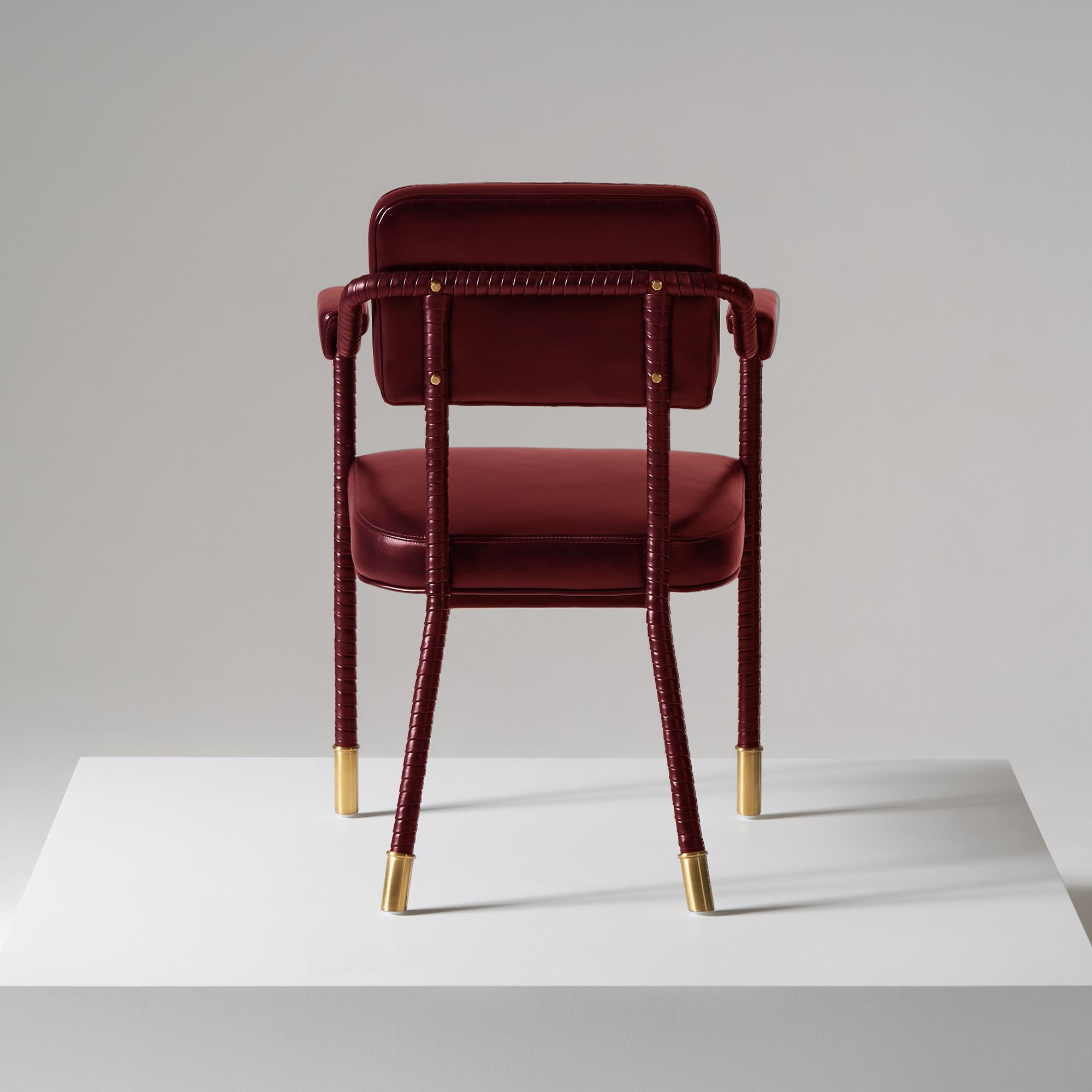 Anglais Chaise de salle à manger Easton, entièrement recouverte de cuir rembourré de couleur rouge en vente