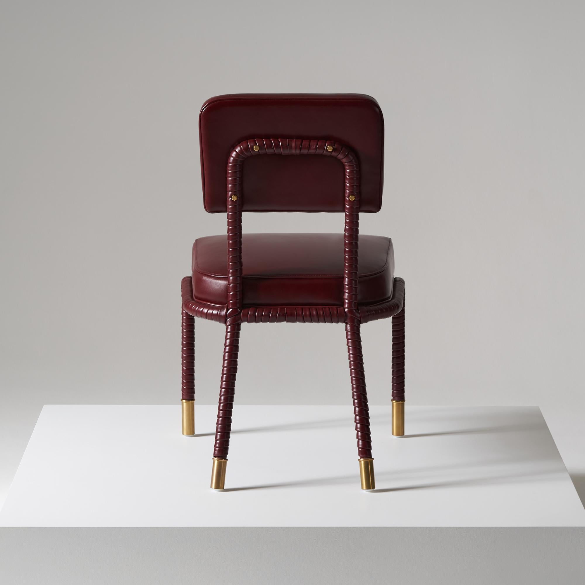 Easton Beistellstuhl, vollständig umwickelt, gepolstertes Leder in roter Farbe (Britisch) im Angebot