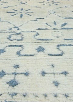 e il tappeto geometrico astratto blu ardesia "Slate Bloom" di Doris Leslie Blau